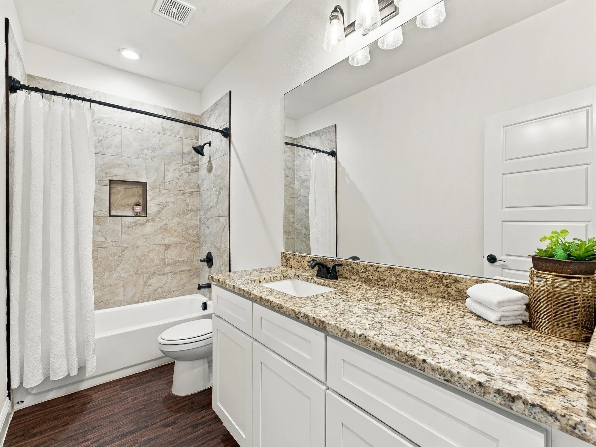 Single Family Residence For Sale in Wise County , 706 Port O Call Drive, Runaway Bay, Texas 76426, 3 Bedroom, 2 Bathroom, 2 Garage spaces, 1,596 Sqft, built in 2020, mls#21404187, Real Estate Agent in Runaway Bay, Homes For Sale in Wise county, Homes For Sale in Runaway Bay, Realtor in Runaway Bay Texas, Real Estate Brokerage Independent Realty Texas, Luminita Cordes Realtor