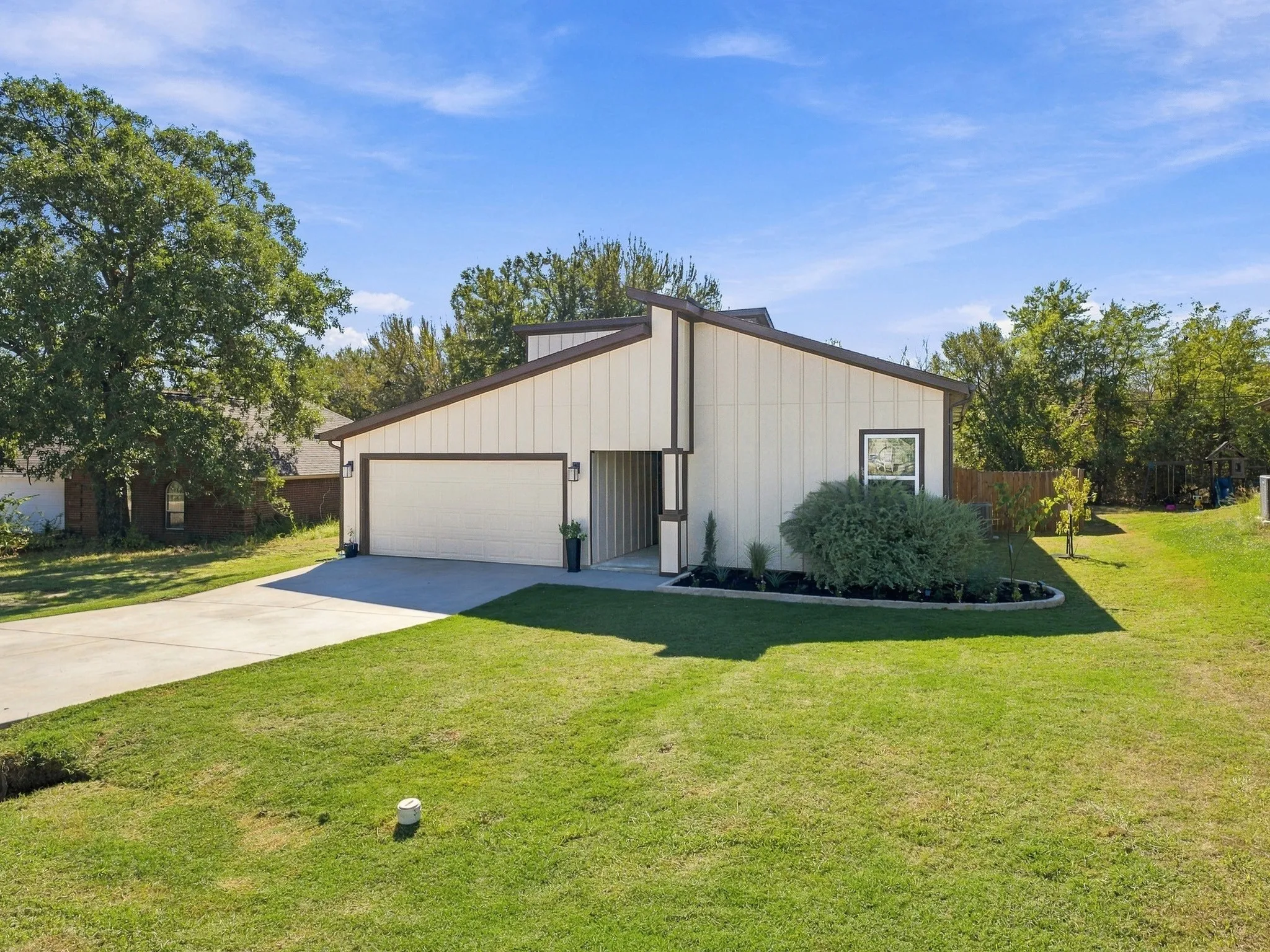 Single Family Residence For Sale in Wise County , 706 Port O Call Drive, Runaway Bay, Texas 76426, 3 Bedroom, 2 Bathroom, 2 Garage spaces, 1,596 Sqft, built in 2020, mls#21404187, Real Estate Agent in Runaway Bay, Homes For Sale in Wise county, Homes For Sale in Runaway Bay, Realtor in Runaway Bay Texas, Real Estate Brokerage Independent Realty Texas, Luminita Cordes Realtor