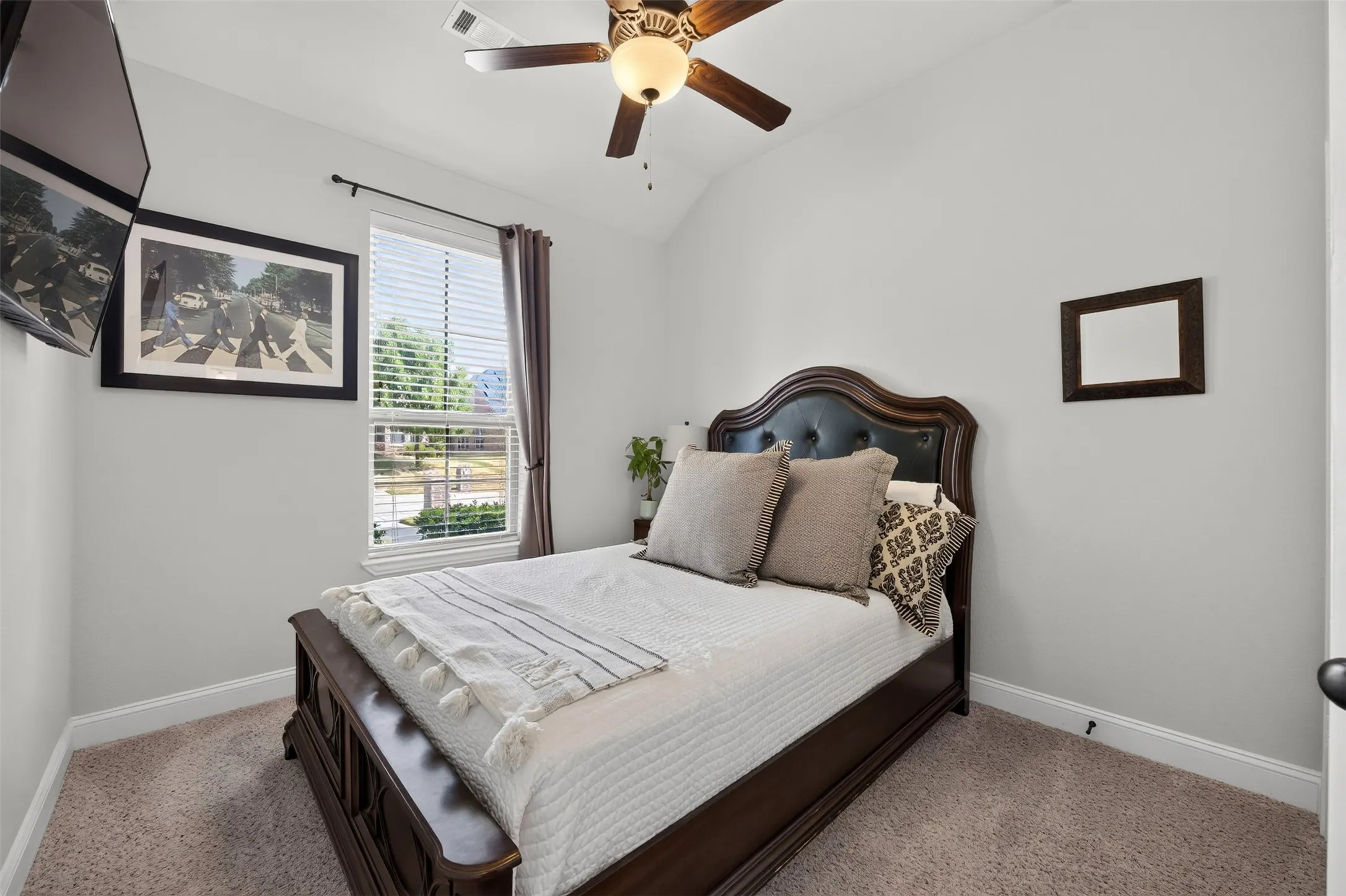 Single Family Residence For Sale in Ellis County , 108 Crystal Creek Drive, Red Oak, Texas 75154, 4 Bedroom, 3 Bathroom, 2 Garage spaces, 2,428 Sqft, built in 2015, mls#21403403, Real Estate Agent in Red Oak, Homes For Sale in Ellis county, Homes For Sale in Red Oak, Realtor in Red Oak Texas, Real Estate Brokerage Independent Realty Texas, Luminita Cordes Realtor