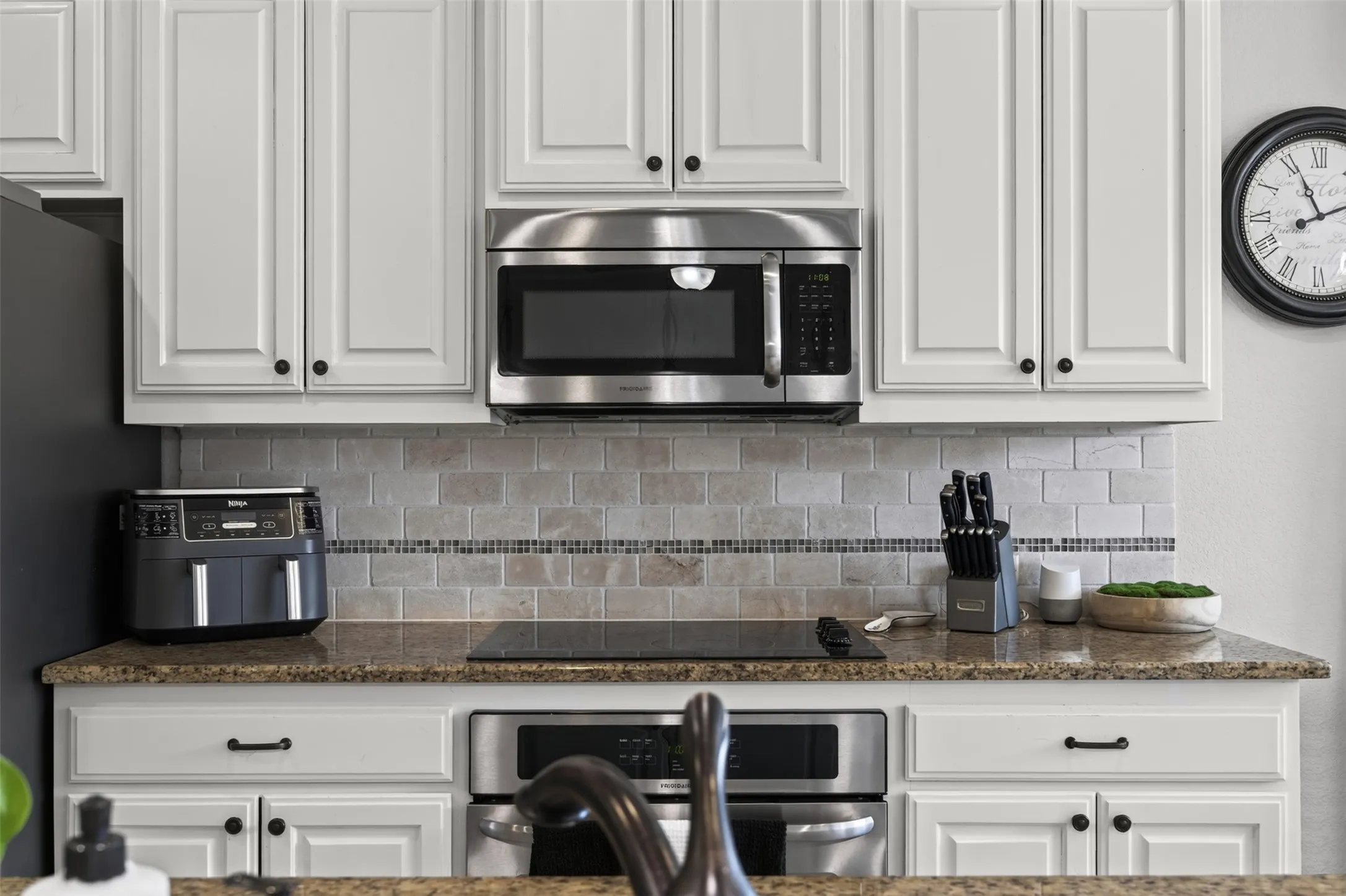 Single Family Residence For Sale in Ellis County , 108 Crystal Creek Drive, Red Oak, Texas 75154, 4 Bedroom, 3 Bathroom, 2 Garage spaces, 2,428 Sqft, built in 2015, mls#21403403, Real Estate Agent in Red Oak, Homes For Sale in Ellis county, Homes For Sale in Red Oak, Realtor in Red Oak Texas, Real Estate Brokerage Independent Realty Texas, Luminita Cordes Realtor