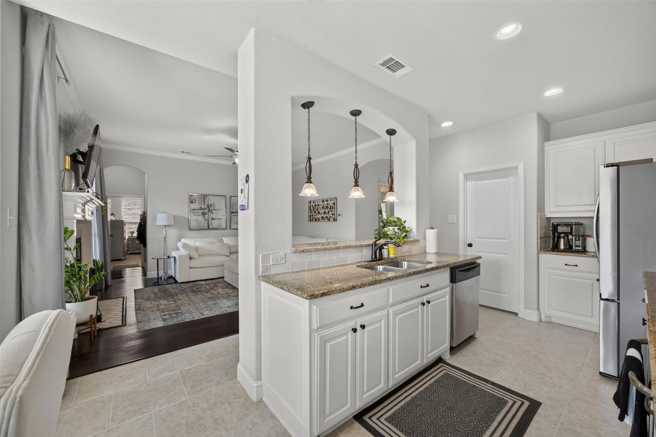 Single Family Residence For Sale in Ellis County , 108 Crystal Creek Drive, Red Oak, Texas 75154, 4 Bedroom, 3 Bathroom, 2 Garage spaces, 2,428 Sqft, built in 2015, mls#21403403, Real Estate Agent in Red Oak, Homes For Sale in Ellis county, Homes For Sale in Red Oak, Realtor in Red Oak Texas, Real Estate Brokerage Independent Realty Texas, Luminita Cordes Realtor