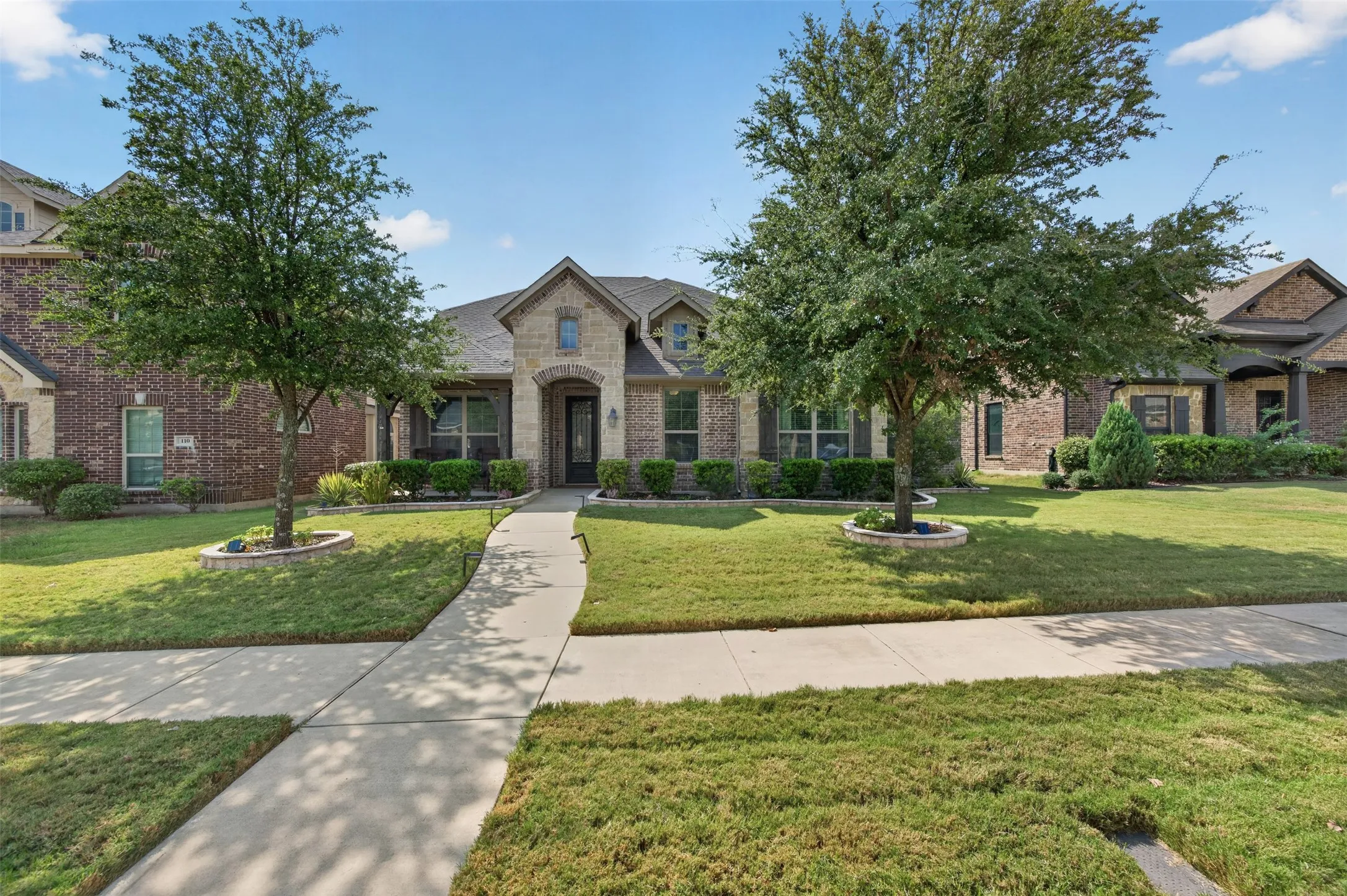Single Family Residence For Sale in Ellis County , 108 Crystal Creek Drive, Red Oak, Texas 75154, 4 Bedroom, 3 Bathroom, 2 Garage spaces, 2,428 Sqft, built in 2015, mls#21403403, Real Estate Agent in Red Oak, Homes For Sale in Ellis county, Homes For Sale in Red Oak, Realtor in Red Oak Texas, Real Estate Brokerage Independent Realty Texas, Luminita Cordes Realtor