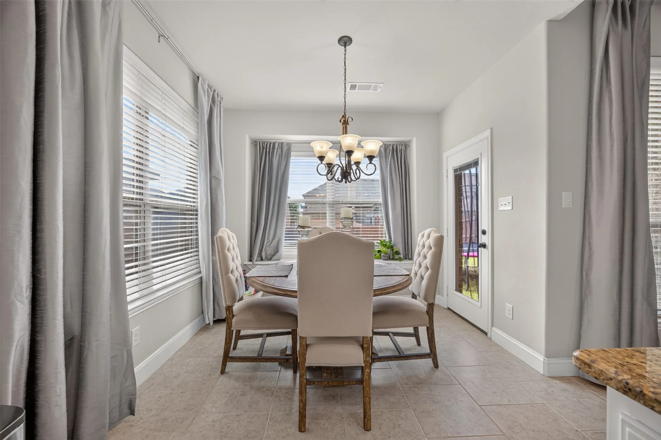 Single Family Residence For Sale in Ellis County , 108 Crystal Creek Drive, Red Oak, Texas 75154, 4 Bedroom, 3 Bathroom, 2 Garage spaces, 2,428 Sqft, built in 2015, mls#21403403, Real Estate Agent in Red Oak, Homes For Sale in Ellis county, Homes For Sale in Red Oak, Realtor in Red Oak Texas, Real Estate Brokerage Independent Realty Texas, Luminita Cordes Realtor