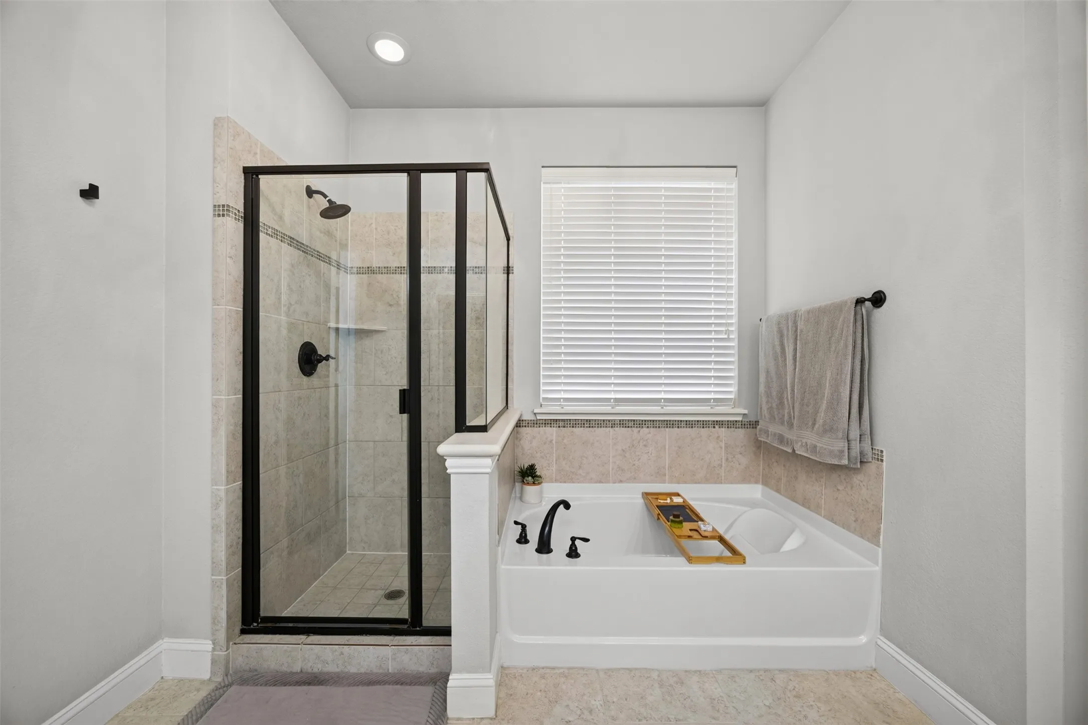 Single Family Residence For Sale in Ellis County , 108 Crystal Creek Drive, Red Oak, Texas 75154, 4 Bedroom, 3 Bathroom, 2 Garage spaces, 2,428 Sqft, built in 2015, mls#21403403, Real Estate Agent in Red Oak, Homes For Sale in Ellis county, Homes For Sale in Red Oak, Realtor in Red Oak Texas, Real Estate Brokerage Independent Realty Texas, Luminita Cordes Realtor