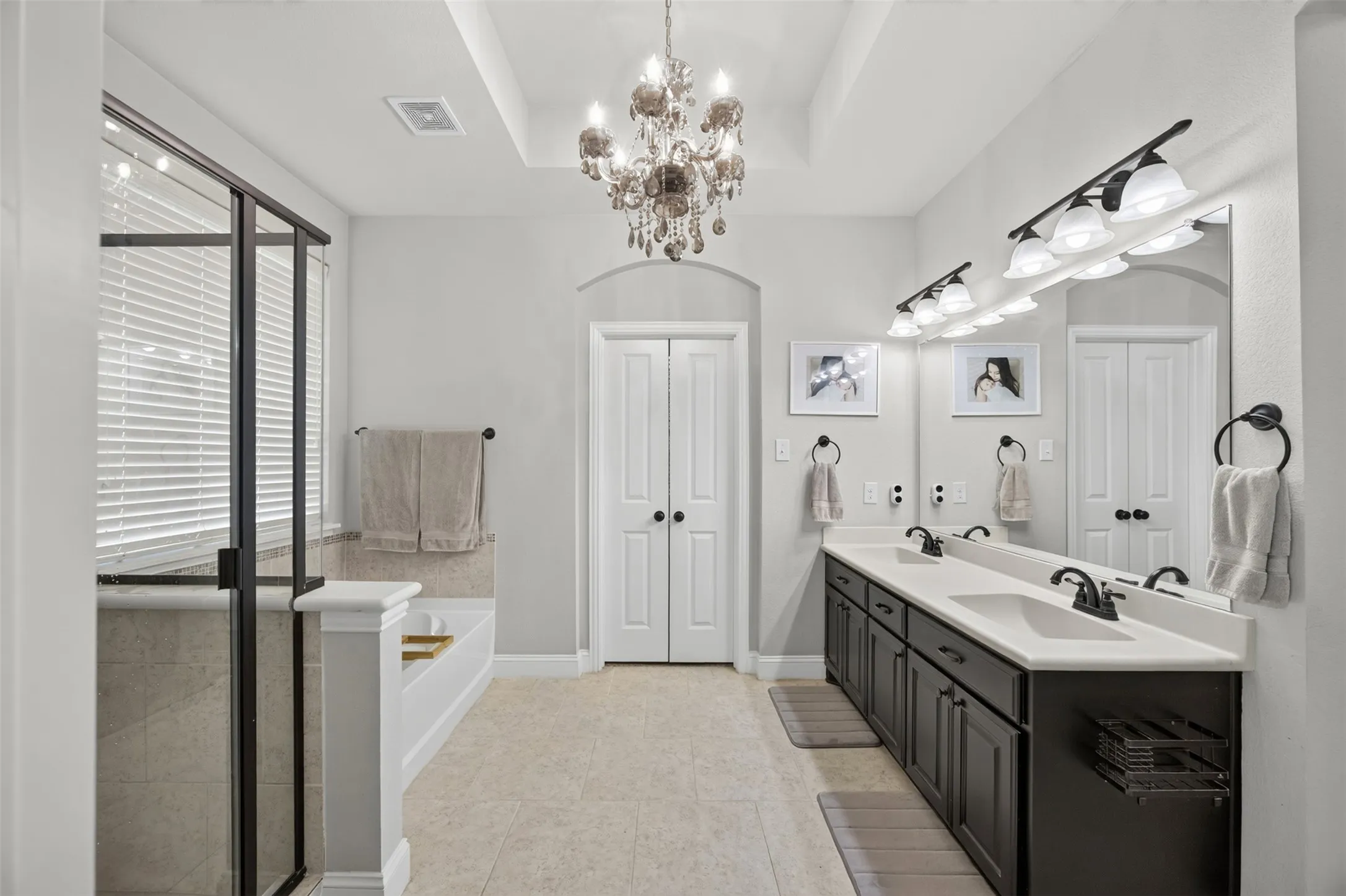 Single Family Residence For Sale in Ellis County , 108 Crystal Creek Drive, Red Oak, Texas 75154, 4 Bedroom, 3 Bathroom, 2 Garage spaces, 2,428 Sqft, built in 2015, mls#21403403, Real Estate Agent in Red Oak, Homes For Sale in Ellis county, Homes For Sale in Red Oak, Realtor in Red Oak Texas, Real Estate Brokerage Independent Realty Texas, Luminita Cordes Realtor
