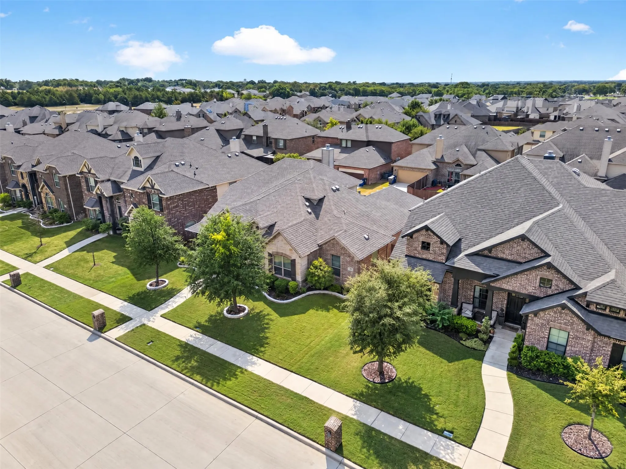 Single Family Residence For Sale in Ellis County , 108 Crystal Creek Drive, Red Oak, Texas 75154, 4 Bedroom, 3 Bathroom, 2 Garage spaces, 2,428 Sqft, built in 2015, mls#21403403, Real Estate Agent in Red Oak, Homes For Sale in Ellis county, Homes For Sale in Red Oak, Realtor in Red Oak Texas, Real Estate Brokerage Independent Realty Texas, Luminita Cordes Realtor