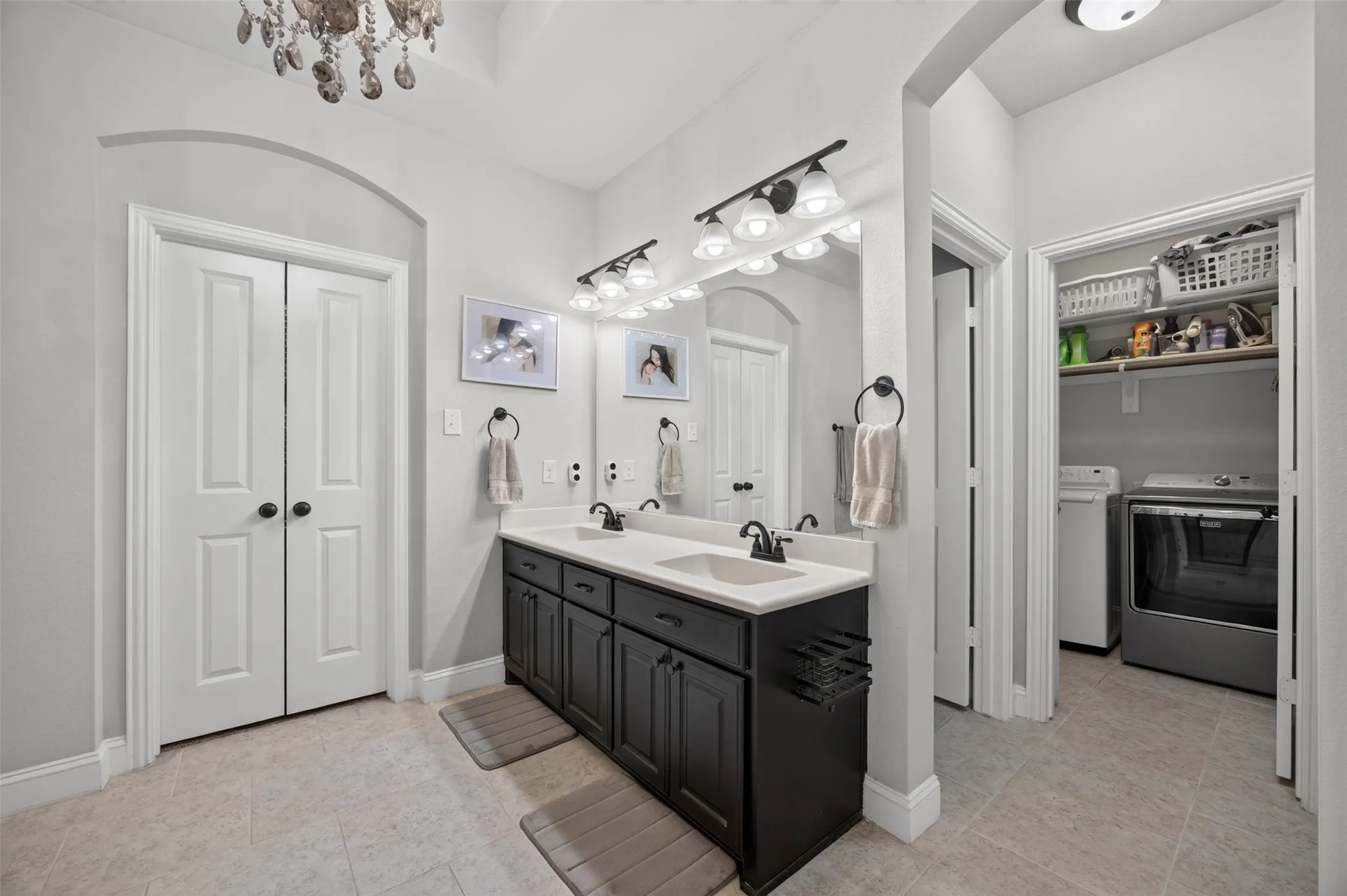 Single Family Residence For Sale in Ellis County , 108 Crystal Creek Drive, Red Oak, Texas 75154, 4 Bedroom, 3 Bathroom, 2 Garage spaces, 2,428 Sqft, built in 2015, mls#21403403, Real Estate Agent in Red Oak, Homes For Sale in Ellis county, Homes For Sale in Red Oak, Realtor in Red Oak Texas, Real Estate Brokerage Independent Realty Texas, Luminita Cordes Realtor