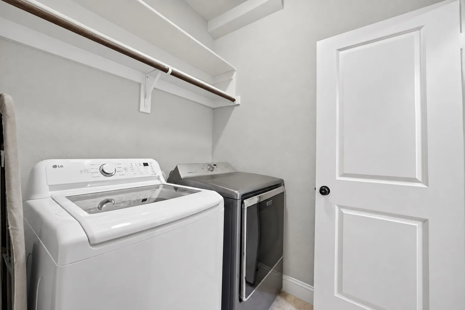 Single Family Residence For Sale in Ellis County , 108 Crystal Creek Drive, Red Oak, Texas 75154, 4 Bedroom, 3 Bathroom, 2 Garage spaces, 2,428 Sqft, built in 2015, mls#21403403, Real Estate Agent in Red Oak, Homes For Sale in Ellis county, Homes For Sale in Red Oak, Realtor in Red Oak Texas, Real Estate Brokerage Independent Realty Texas, Luminita Cordes Realtor