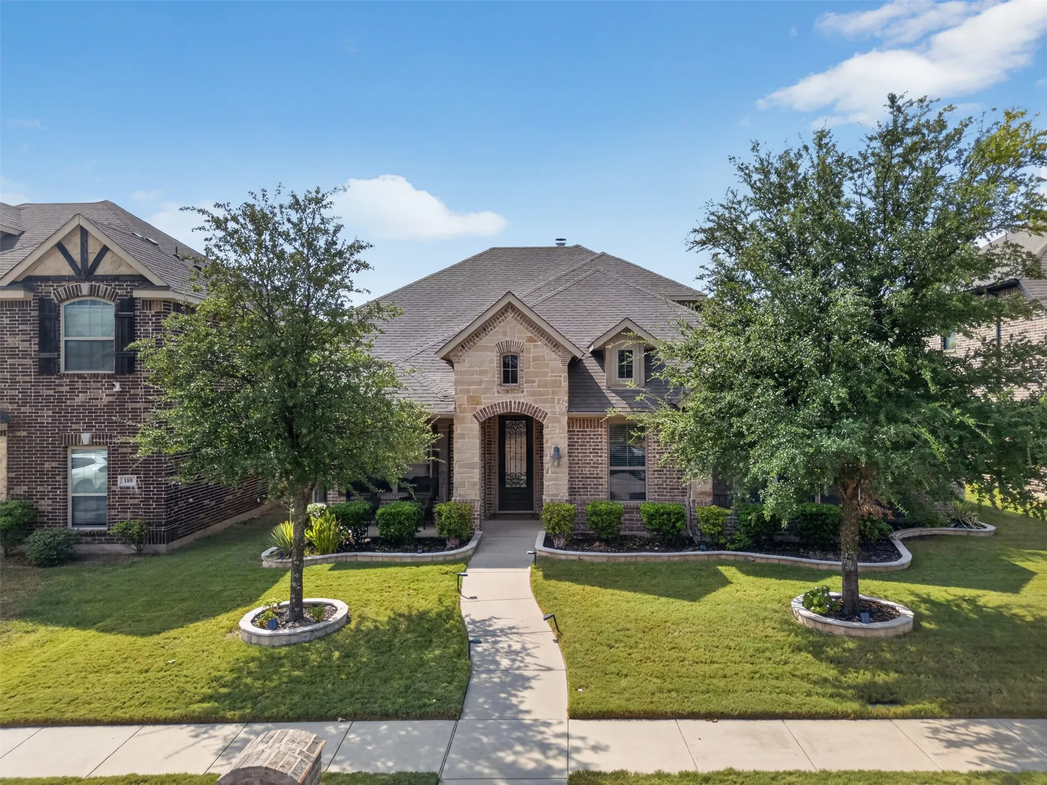 Single Family Residence For Sale in Ellis County , 108 Crystal Creek Drive, Red Oak, Texas 75154, 4 Bedroom, 3 Bathroom, 2 Garage spaces, 2,428 Sqft, built in 2015, mls#21403403, Real Estate Agent in Red Oak, Homes For Sale in Ellis county, Homes For Sale in Red Oak, Realtor in Red Oak Texas, Real Estate Brokerage Independent Realty Texas, Luminita Cordes Realtor
