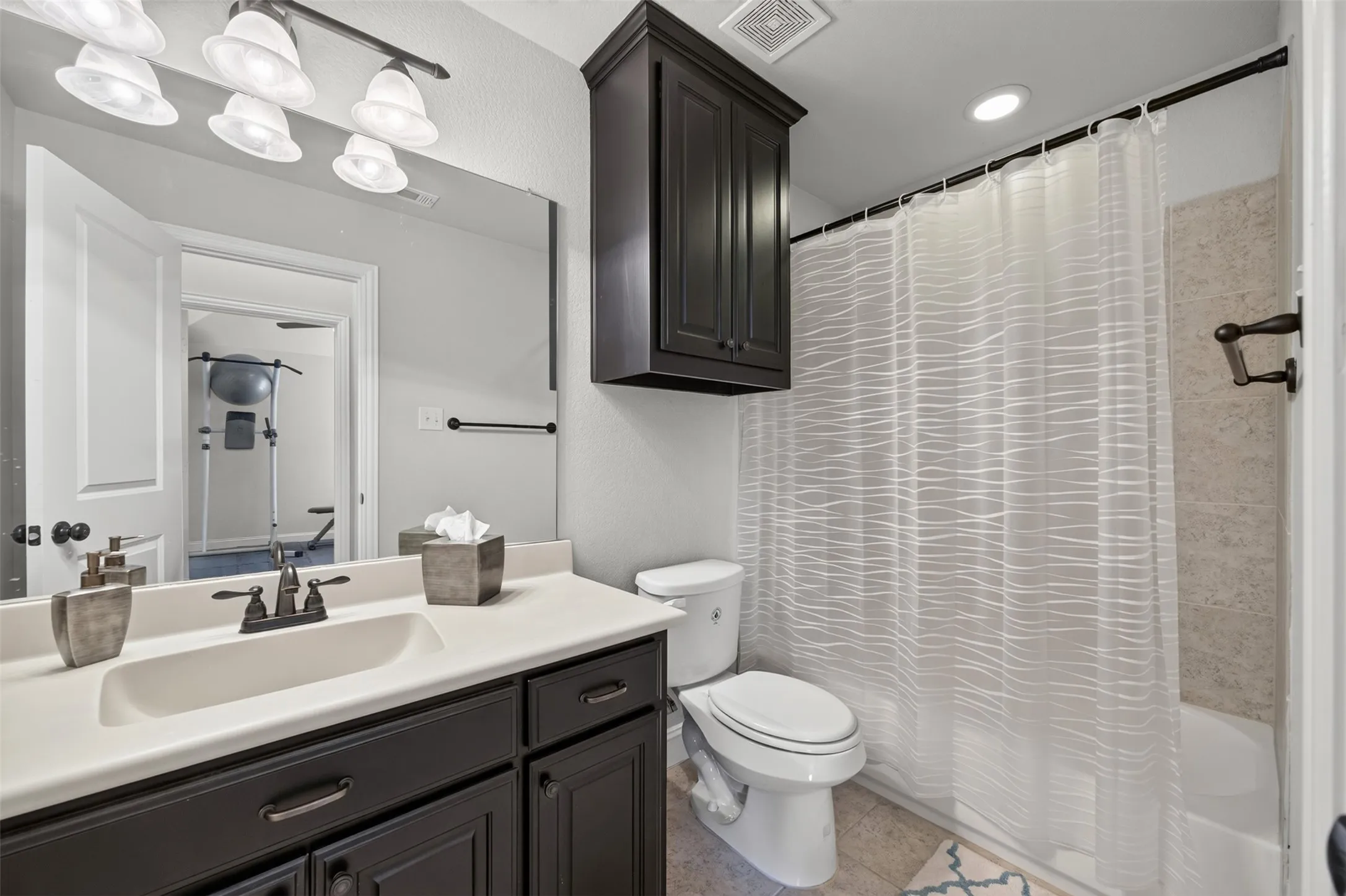 Single Family Residence For Sale in Ellis County , 108 Crystal Creek Drive, Red Oak, Texas 75154, 4 Bedroom, 3 Bathroom, 2 Garage spaces, 2,428 Sqft, built in 2015, mls#21403403, Real Estate Agent in Red Oak, Homes For Sale in Ellis county, Homes For Sale in Red Oak, Realtor in Red Oak Texas, Real Estate Brokerage Independent Realty Texas, Luminita Cordes Realtor
