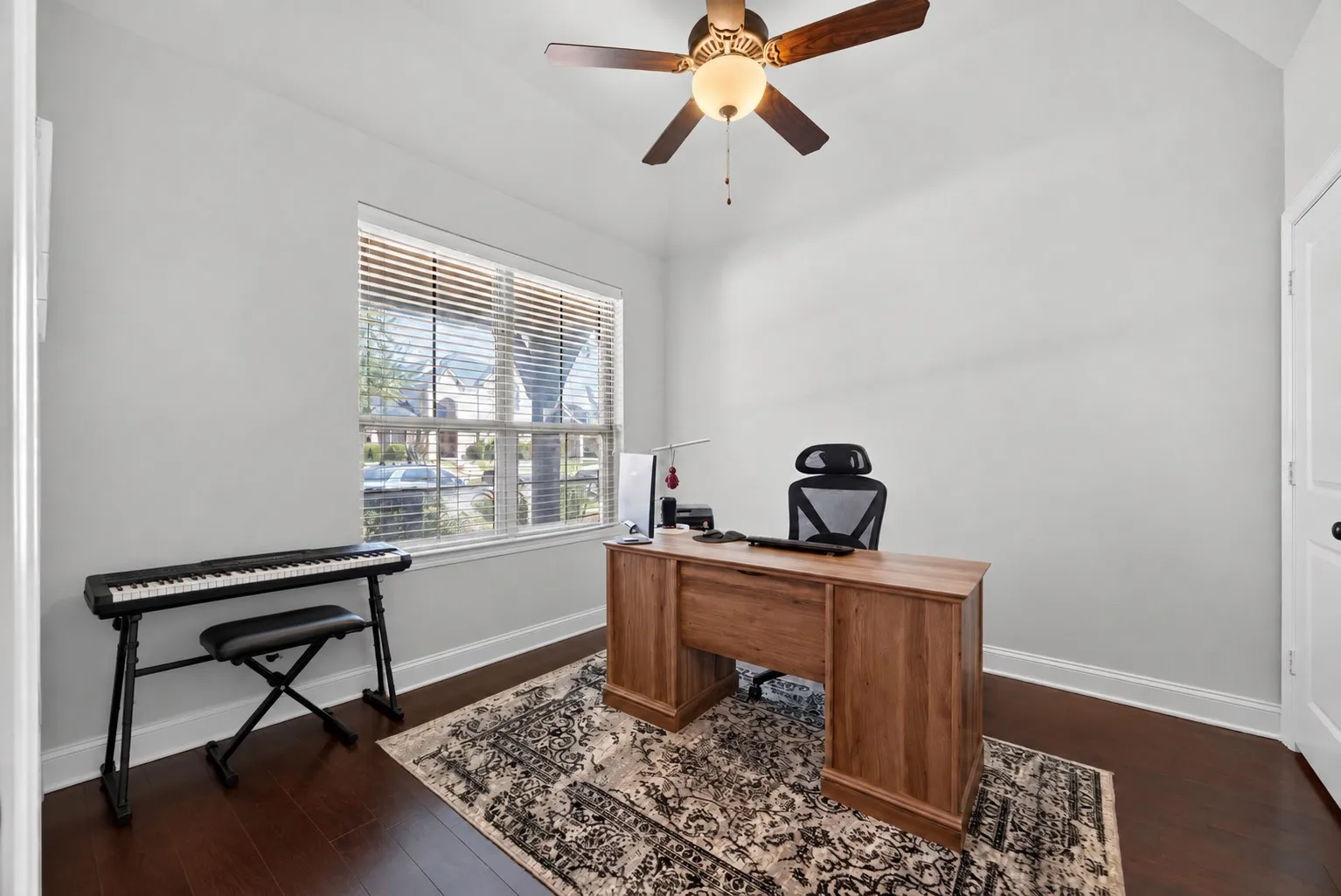 Single Family Residence For Sale in Ellis County , 108 Crystal Creek Drive, Red Oak, Texas 75154, 4 Bedroom, 3 Bathroom, 2 Garage spaces, 2,428 Sqft, built in 2015, mls#21403403, Real Estate Agent in Red Oak, Homes For Sale in Ellis county, Homes For Sale in Red Oak, Realtor in Red Oak Texas, Real Estate Brokerage Independent Realty Texas, Luminita Cordes Realtor