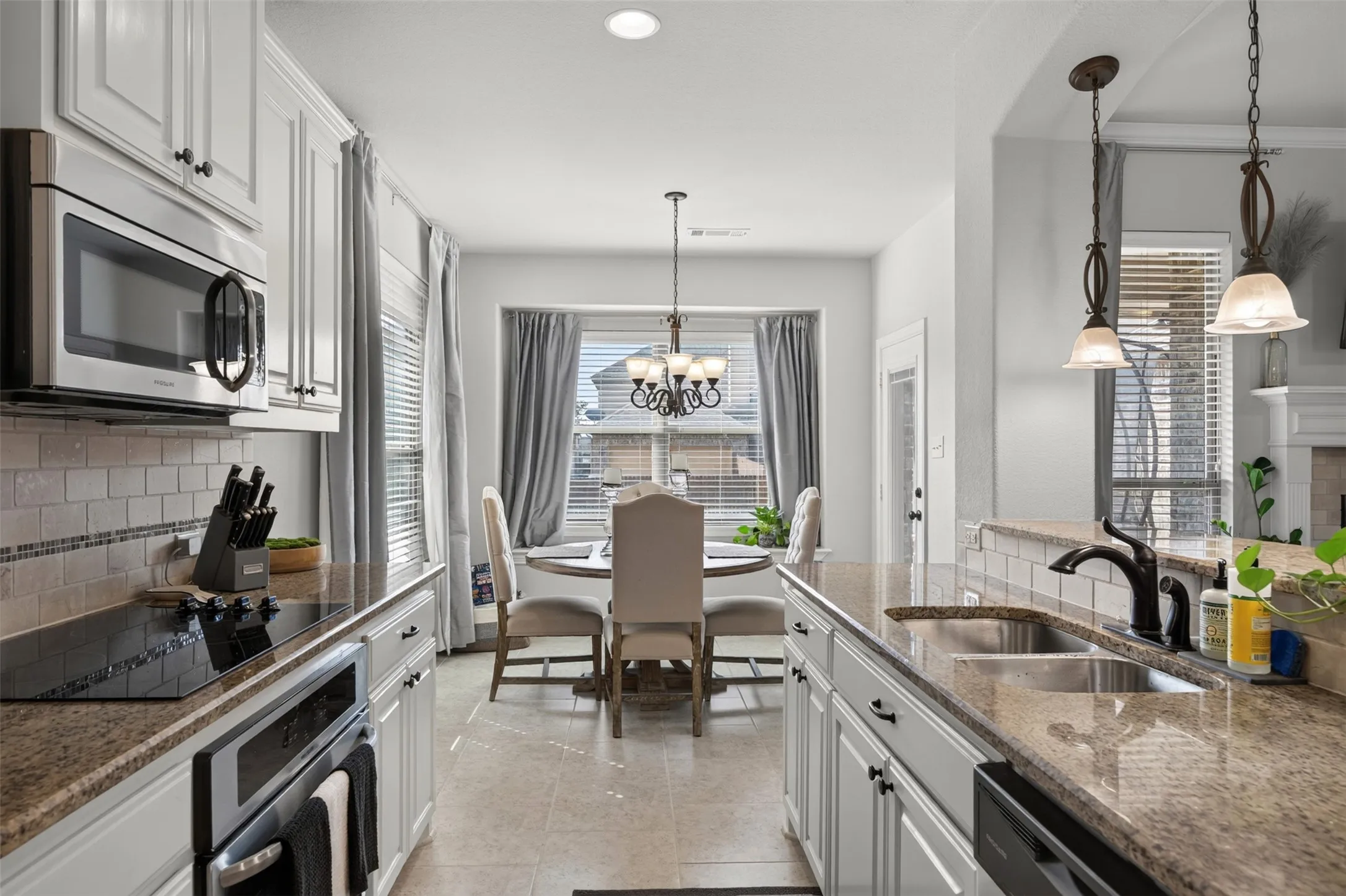 Single Family Residence For Sale in Ellis County , 108 Crystal Creek Drive, Red Oak, Texas 75154, 4 Bedroom, 3 Bathroom, 2 Garage spaces, 2,428 Sqft, built in 2015, mls#21403403, Real Estate Agent in Red Oak, Homes For Sale in Ellis county, Homes For Sale in Red Oak, Realtor in Red Oak Texas, Real Estate Brokerage Independent Realty Texas, Luminita Cordes Realtor