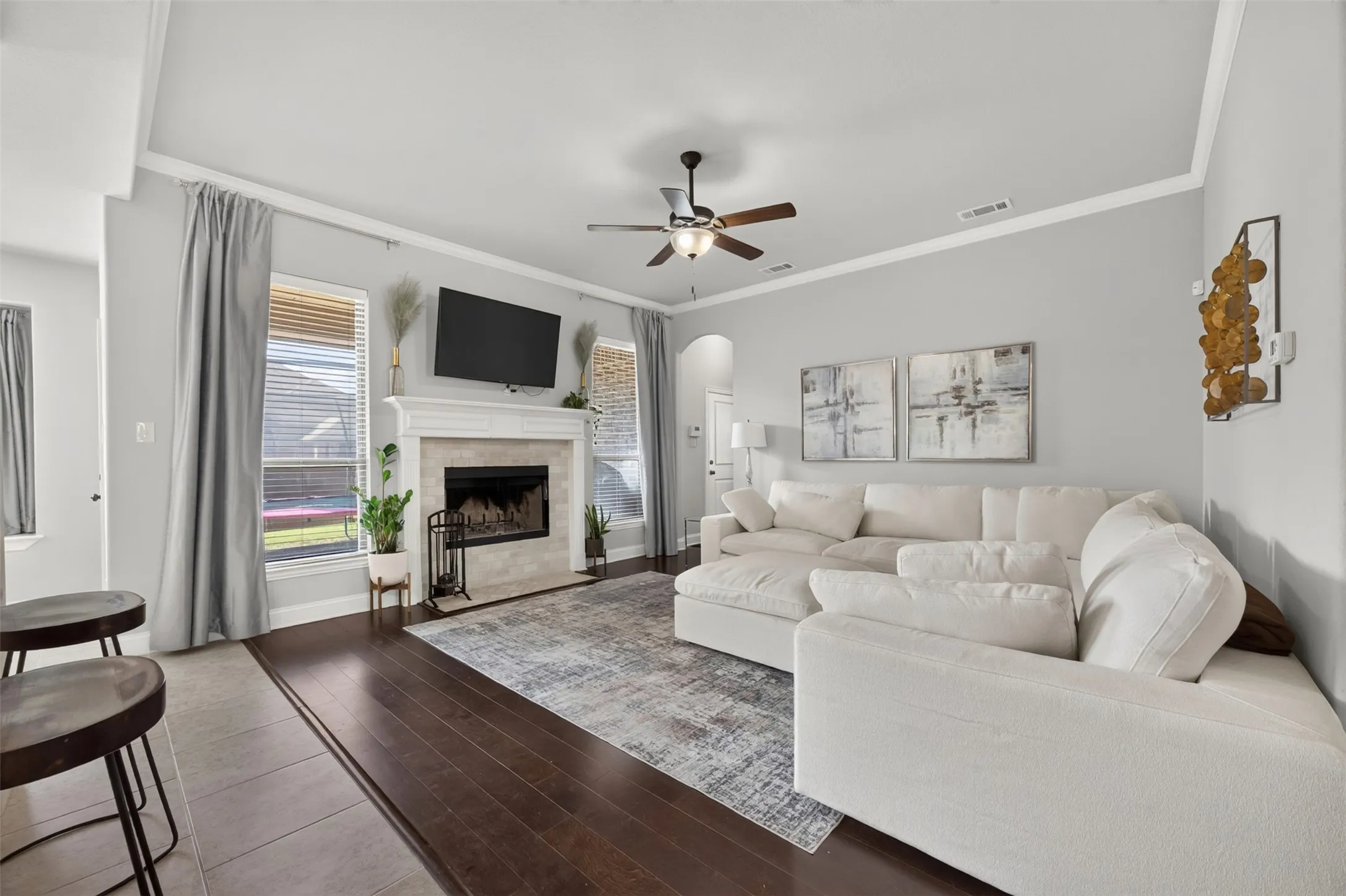 Single Family Residence For Sale in Ellis County , 108 Crystal Creek Drive, Red Oak, Texas 75154, 4 Bedroom, 3 Bathroom, 2 Garage spaces, 2,428 Sqft, built in 2015, mls#21403403, Real Estate Agent in Red Oak, Homes For Sale in Ellis county, Homes For Sale in Red Oak, Realtor in Red Oak Texas, Real Estate Brokerage Independent Realty Texas, Luminita Cordes Realtor
