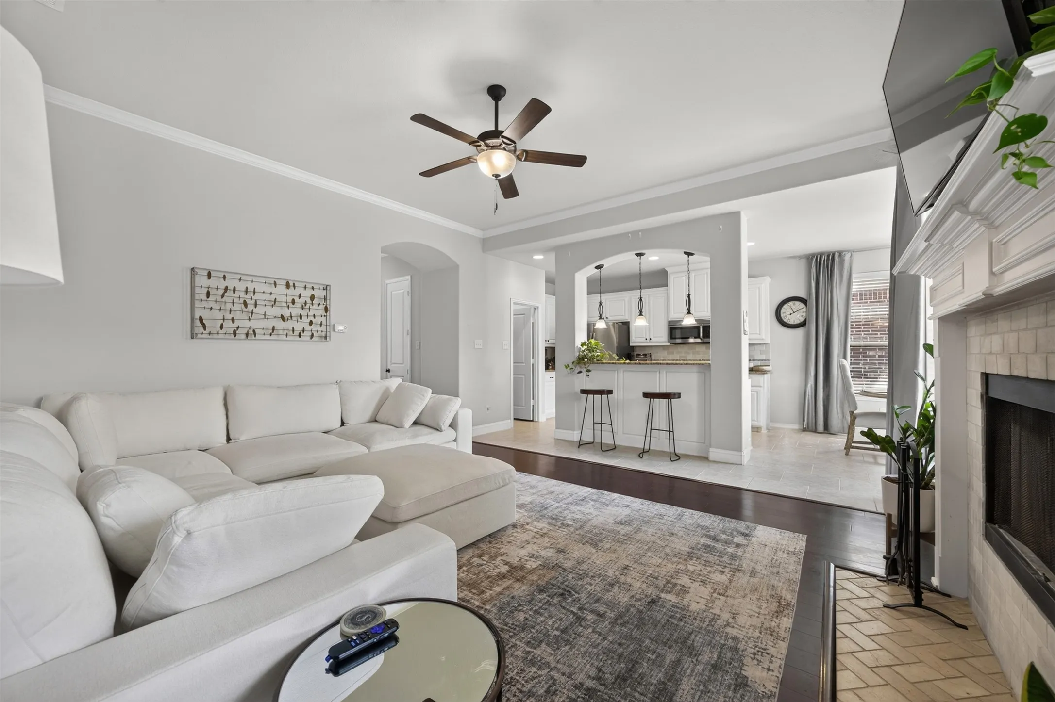 Single Family Residence For Sale in Ellis County , 108 Crystal Creek Drive, Red Oak, Texas 75154, 4 Bedroom, 3 Bathroom, 2 Garage spaces, 2,428 Sqft, built in 2015, mls#21403403, Real Estate Agent in Red Oak, Homes For Sale in Ellis county, Homes For Sale in Red Oak, Realtor in Red Oak Texas, Real Estate Brokerage Independent Realty Texas, Luminita Cordes Realtor