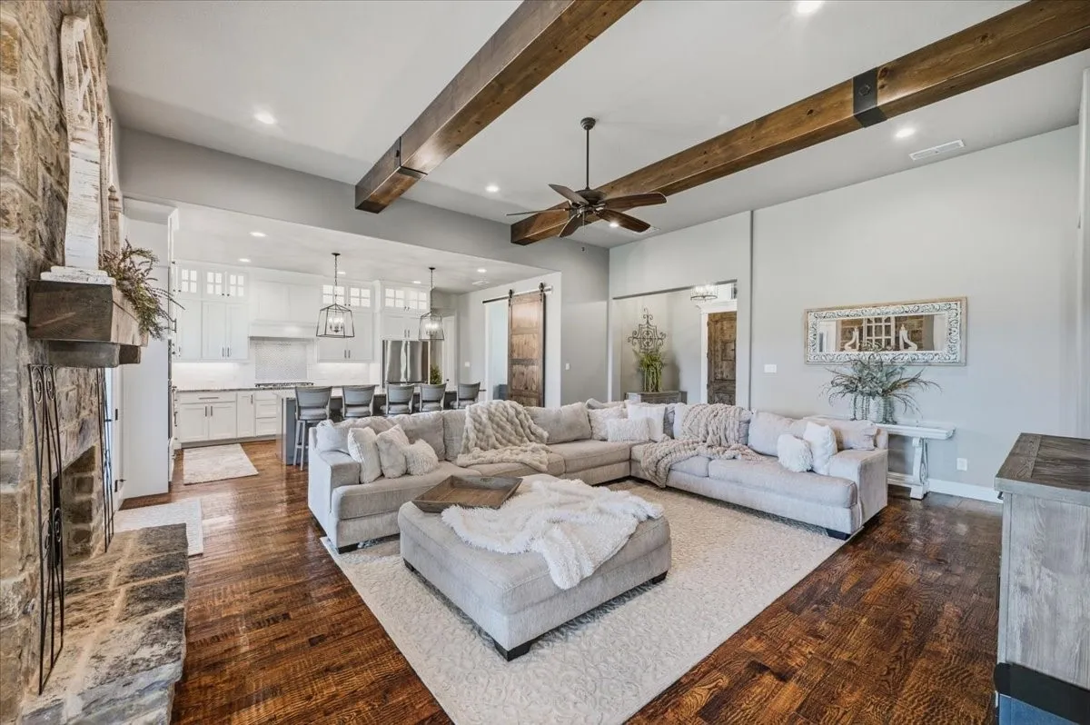 Single Family Residence For Sale in Parker County , 1017 Moriah Road, Weatherford, Texas 76087, 4 Bedroom, 3 Bathroom, 3 Garage spaces, 2,587 Sqft, built in 2020, mls#21402120, Real Estate Agent in Weatherford, Homes For Sale in Parker county, Homes For Sale in Weatherford, Realtor in Weatherford Texas, Real Estate Brokerage Independent Realty Texas, Luminita Cordes Realtor