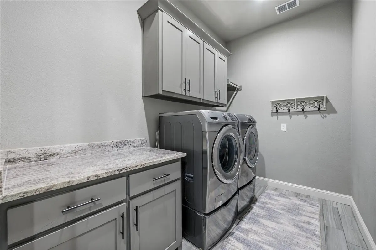 Single Family Residence For Sale in Parker County , 1017 Moriah Road, Weatherford, Texas 76087, 4 Bedroom, 3 Bathroom, 3 Garage spaces, 2,587 Sqft, built in 2020, mls#21402120, Real Estate Agent in Weatherford, Homes For Sale in Parker county, Homes For Sale in Weatherford, Realtor in Weatherford Texas, Real Estate Brokerage Independent Realty Texas, Luminita Cordes Realtor