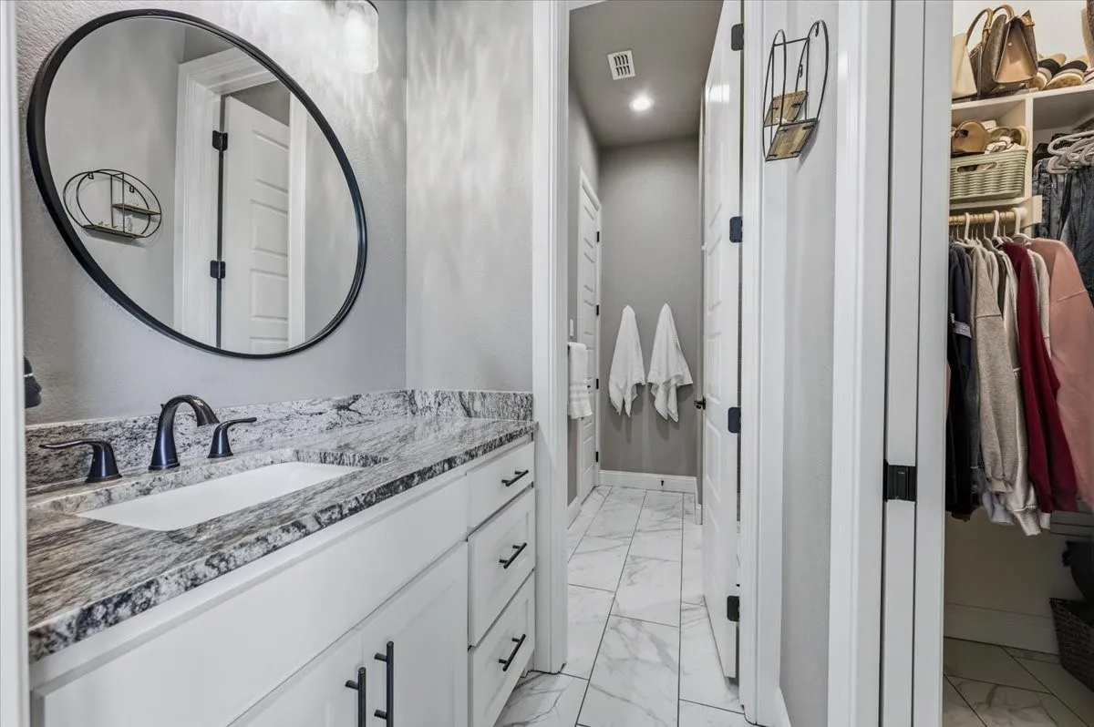 Single Family Residence For Sale in Parker County , 1017 Moriah Road, Weatherford, Texas 76087, 4 Bedroom, 3 Bathroom, 3 Garage spaces, 2,587 Sqft, built in 2020, mls#21402120, Real Estate Agent in Weatherford, Homes For Sale in Parker county, Homes For Sale in Weatherford, Realtor in Weatherford Texas, Real Estate Brokerage Independent Realty Texas, Luminita Cordes Realtor