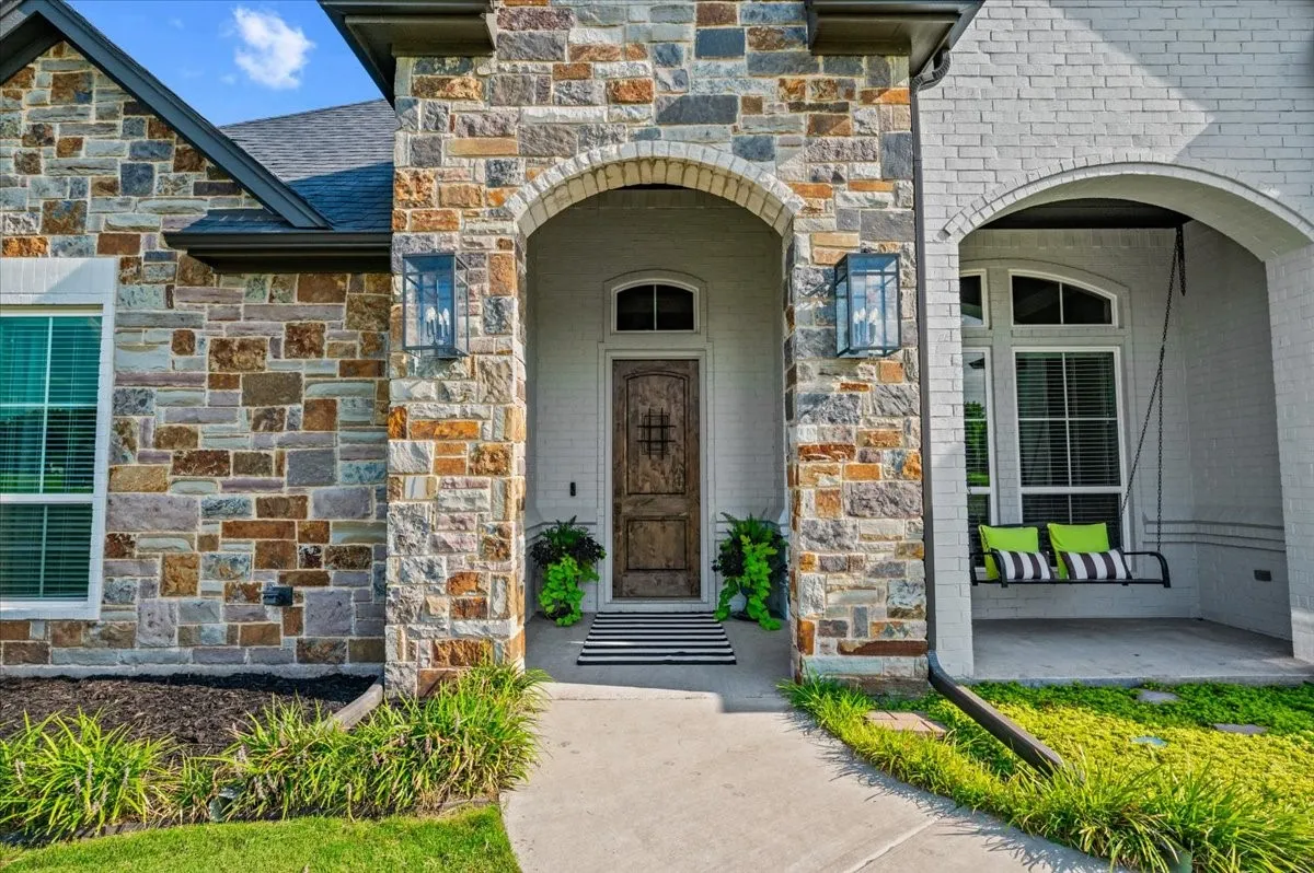Single Family Residence For Sale in Parker County , 1017 Moriah Road, Weatherford, Texas 76087, 4 Bedroom, 3 Bathroom, 3 Garage spaces, 2,587 Sqft, built in 2020, mls#21402120, Real Estate Agent in Weatherford, Homes For Sale in Parker county, Homes For Sale in Weatherford, Realtor in Weatherford Texas, Real Estate Brokerage Independent Realty Texas, Luminita Cordes Realtor