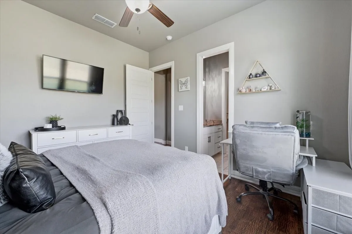 Single Family Residence For Sale in Parker County , 1017 Moriah Road, Weatherford, Texas 76087, 4 Bedroom, 3 Bathroom, 3 Garage spaces, 2,587 Sqft, built in 2020, mls#21402120, Real Estate Agent in Weatherford, Homes For Sale in Parker county, Homes For Sale in Weatherford, Realtor in Weatherford Texas, Real Estate Brokerage Independent Realty Texas, Luminita Cordes Realtor