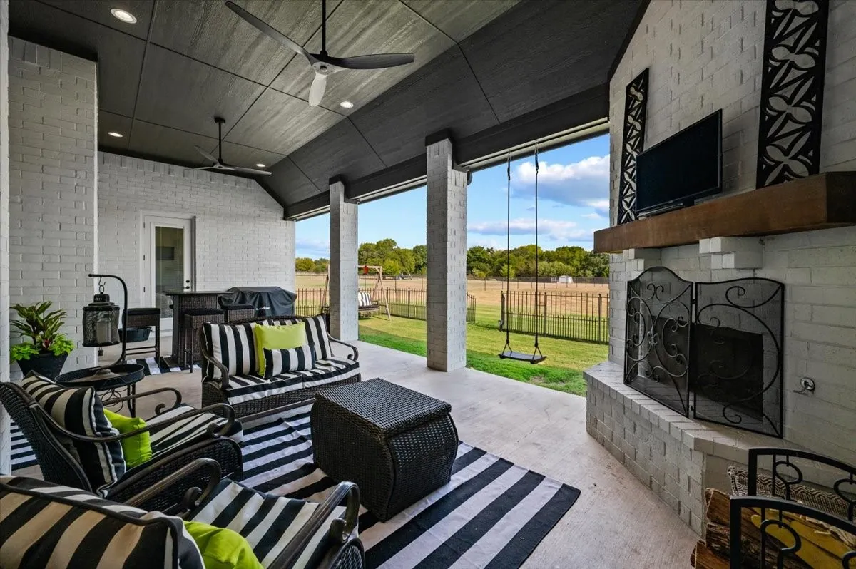 Single Family Residence For Sale in Parker County , 1017 Moriah Road, Weatherford, Texas 76087, 4 Bedroom, 3 Bathroom, 3 Garage spaces, 2,587 Sqft, built in 2020, mls#21402120, Real Estate Agent in Weatherford, Homes For Sale in Parker county, Homes For Sale in Weatherford, Realtor in Weatherford Texas, Real Estate Brokerage Independent Realty Texas, Luminita Cordes Realtor