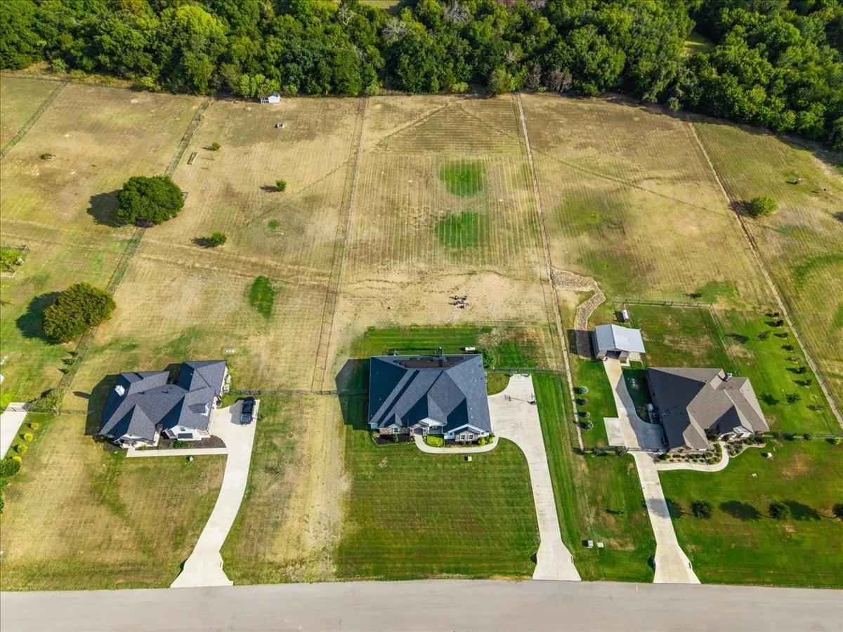 Single Family Residence For Sale in Parker County , 1017 Moriah Road, Weatherford, Texas 76087, 4 Bedroom, 3 Bathroom, 3 Garage spaces, 2,587 Sqft, built in 2020, mls#21402120, Real Estate Agent in Weatherford, Homes For Sale in Parker county, Homes For Sale in Weatherford, Realtor in Weatherford Texas, Real Estate Brokerage Independent Realty Texas, Luminita Cordes Realtor