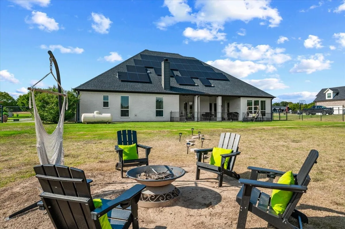 Single Family Residence For Sale in Parker County , 1017 Moriah Road, Weatherford, Texas 76087, 4 Bedroom, 3 Bathroom, 3 Garage spaces, 2,587 Sqft, built in 2020, mls#21402120, Real Estate Agent in Weatherford, Homes For Sale in Parker county, Homes For Sale in Weatherford, Realtor in Weatherford Texas, Real Estate Brokerage Independent Realty Texas, Luminita Cordes Realtor