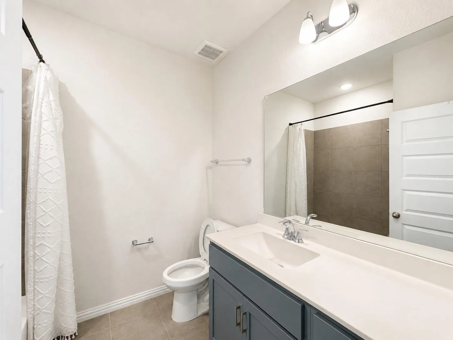 Single Family Residence For Rent in Collin County , 2808 Garrison Drive, Melissa, Texas 75454, 4 Bedroom, 4 Bathroom, 2 Garage spaces, 2,628 Sqft, built in 2021, mls#21404250, Real Estate Agent in Melissa, Homes For Rent in Collin county, Homes For Rent in Melissa, Realtor in Melissa Texas, Real Estate Brokerage Independent Realty Texas, Luminita Cordes Realtor