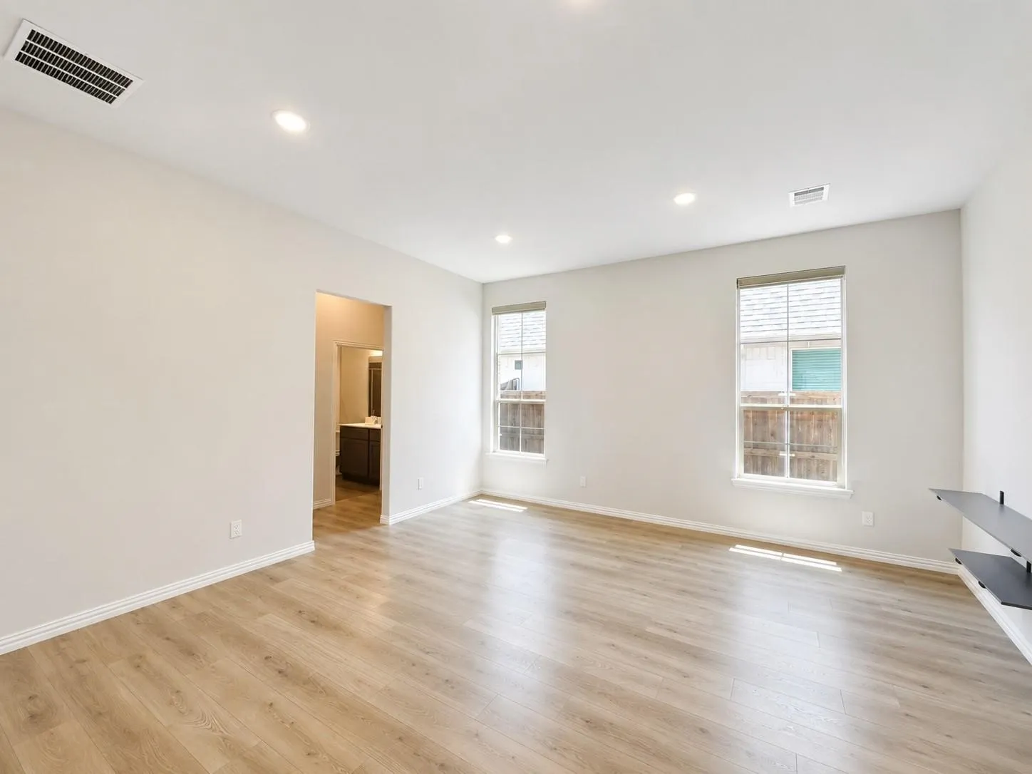 Single Family Residence For Rent in Collin County , 2808 Garrison Drive, Melissa, Texas 75454, 4 Bedroom, 4 Bathroom, 2 Garage spaces, 2,628 Sqft, built in 2021, mls#21404250, Real Estate Agent in Melissa, Homes For Rent in Collin county, Homes For Rent in Melissa, Realtor in Melissa Texas, Real Estate Brokerage Independent Realty Texas, Luminita Cordes Realtor