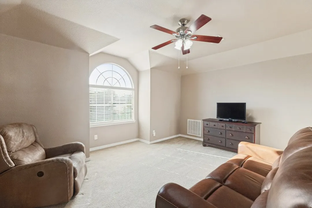 Single Family Residence For Sale in Collin County , 8112 Silverado Trail, Mc Kinney, Texas 75070, 3 Bedroom, 3 Bathroom, 2 Garage spaces, 2,626 Sqft, built in 2006, mls#21403691, Real Estate Agent in Mc Kinney, Homes For Sale in Collin county, Homes For Sale in Mc Kinney, Realtor in Mc Kinney Texas, Real Estate Brokerage Independent Realty Texas, Luminita Cordes Realtor