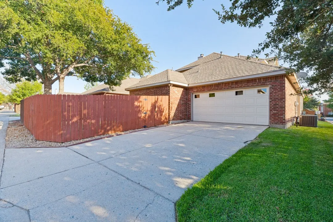 Single Family Residence For Sale in Collin County , 8112 Silverado Trail, Mc Kinney, Texas 75070, 3 Bedroom, 3 Bathroom, 2 Garage spaces, 2,626 Sqft, built in 2006, mls#21403691, Real Estate Agent in Mc Kinney, Homes For Sale in Collin county, Homes For Sale in Mc Kinney, Realtor in Mc Kinney Texas, Real Estate Brokerage Independent Realty Texas, Luminita Cordes Realtor
