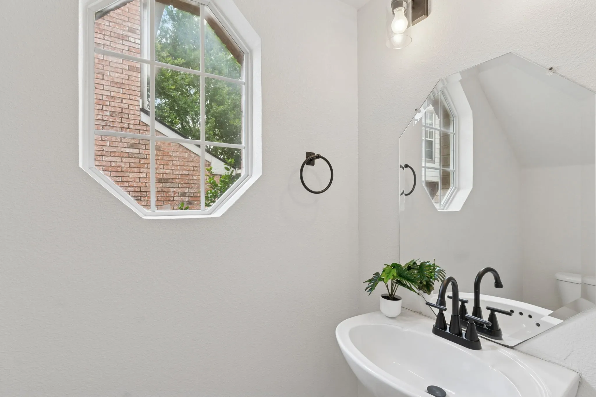 Octagonal window with grid panes