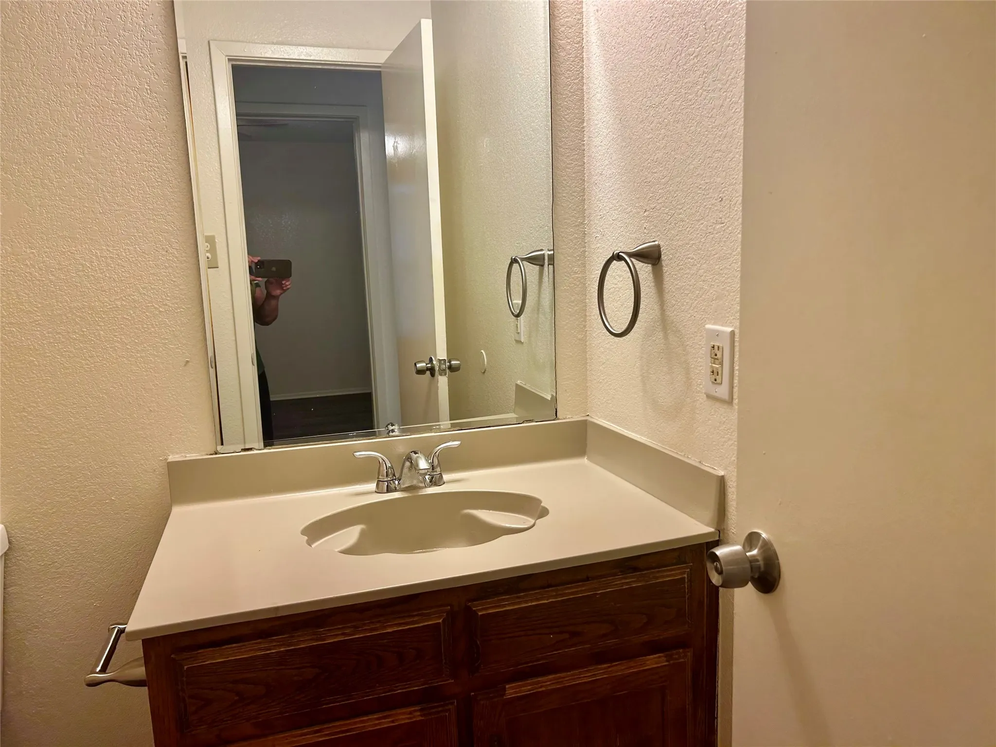 Duplex For Rent in Tarrant County , 2307 Lido Lane, Arlington, Texas 76015, 3 Bedroom, 2 Bathroom, Garage spaces, 1,157 Sqft, built in 1983, mls#21404245, Real Estate Agent in Arlington, Homes For Rent in Tarrant county, Homes For Rent in Arlington, Realtor in Arlington Texas, Real Estate Brokerage Independent Realty Texas, Luminita Cordes Realtor