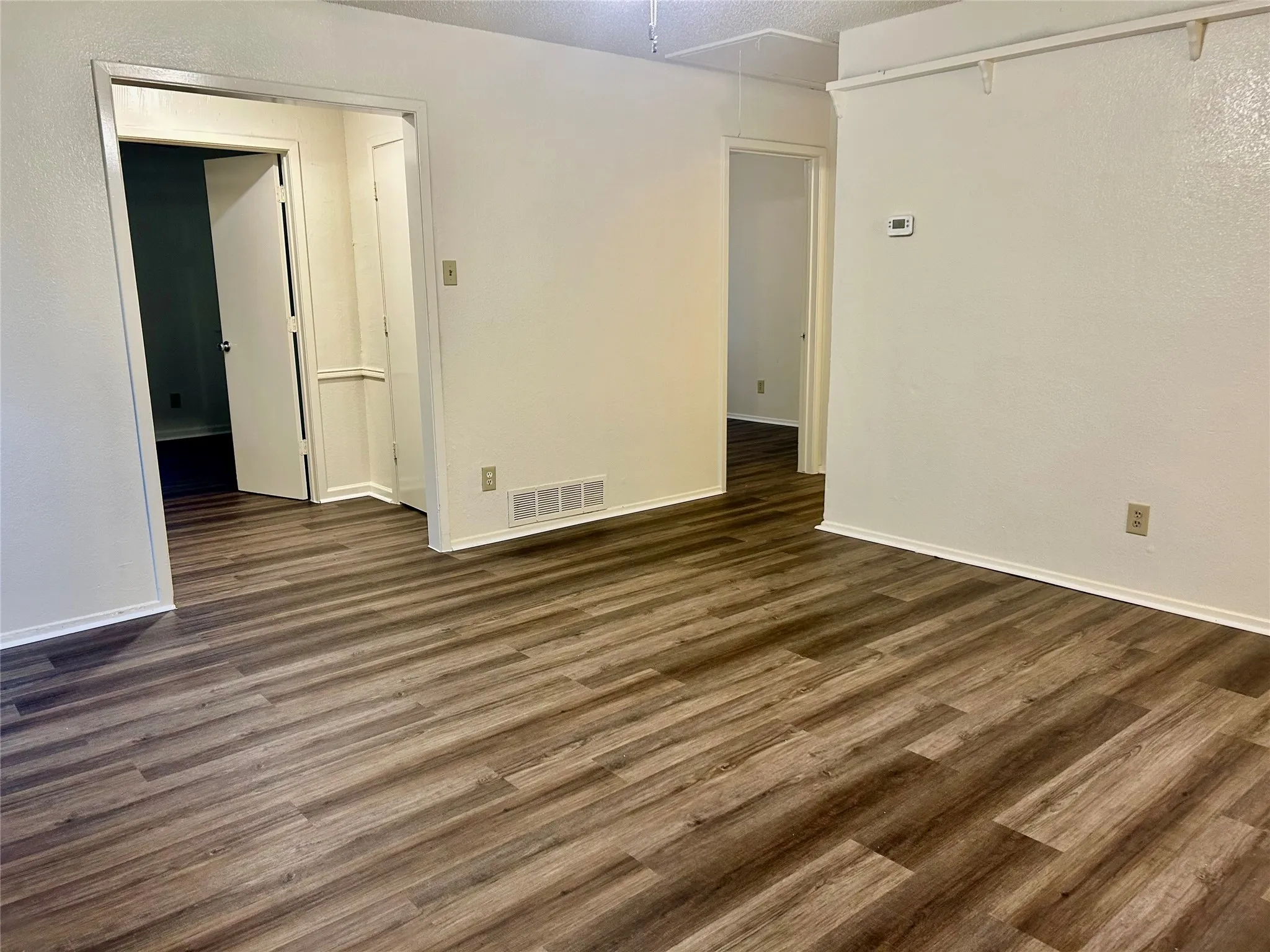 Duplex For Rent in Tarrant County , 2307 Lido Lane, Arlington, Texas 76015, 3 Bedroom, 2 Bathroom, Garage spaces, 1,157 Sqft, built in 1983, mls#21404245, Real Estate Agent in Arlington, Homes For Rent in Tarrant county, Homes For Rent in Arlington, Realtor in Arlington Texas, Real Estate Brokerage Independent Realty Texas, Luminita Cordes Realtor