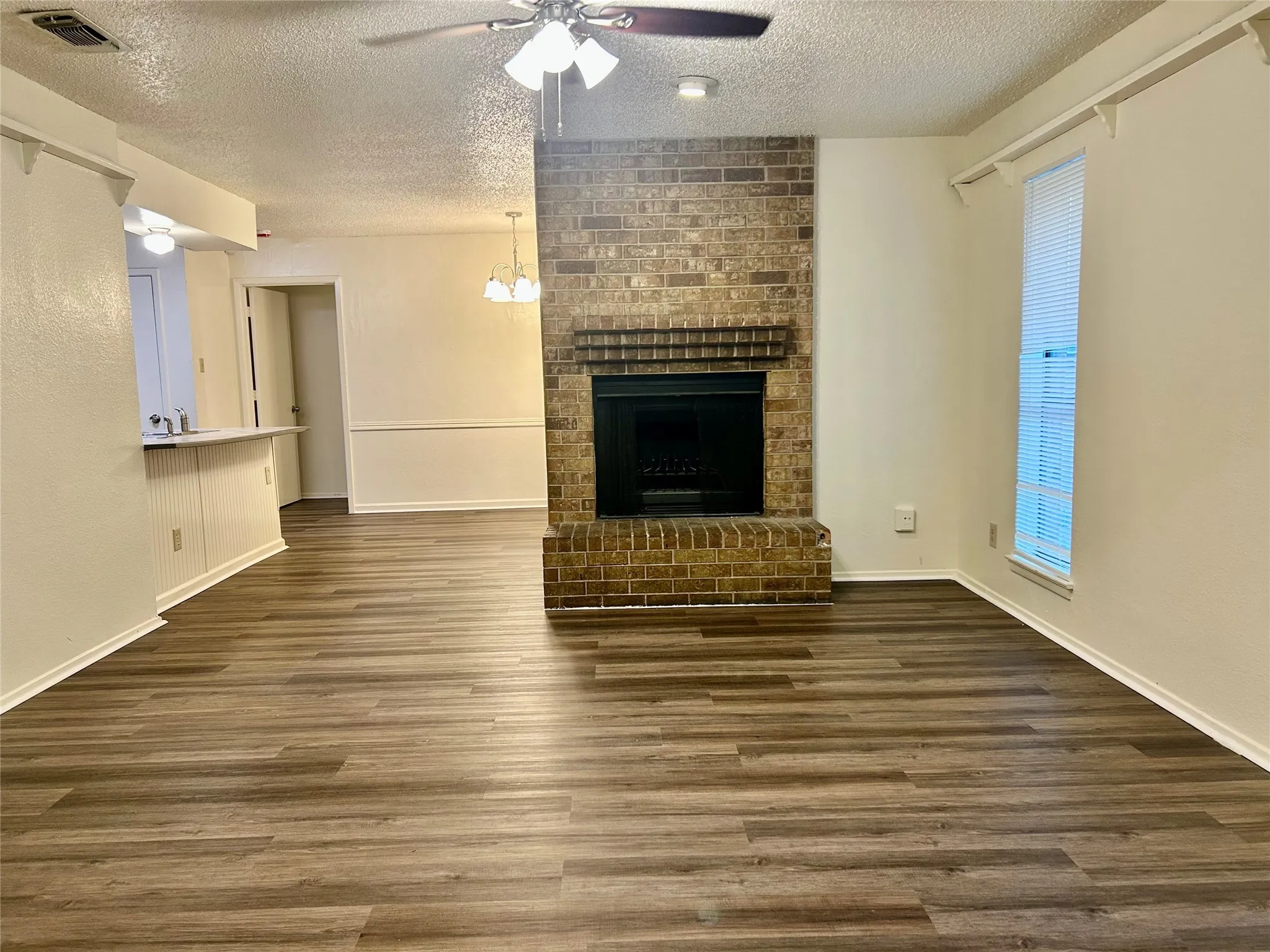 Duplex For Rent in Tarrant County , 2307 Lido Lane, Arlington, Texas 76015, 3 Bedroom, 2 Bathroom, Garage spaces, 1,157 Sqft, built in 1983, mls#21404245, Real Estate Agent in Arlington, Homes For Rent in Tarrant county, Homes For Rent in Arlington, Realtor in Arlington Texas, Real Estate Brokerage Independent Realty Texas, Luminita Cordes Realtor