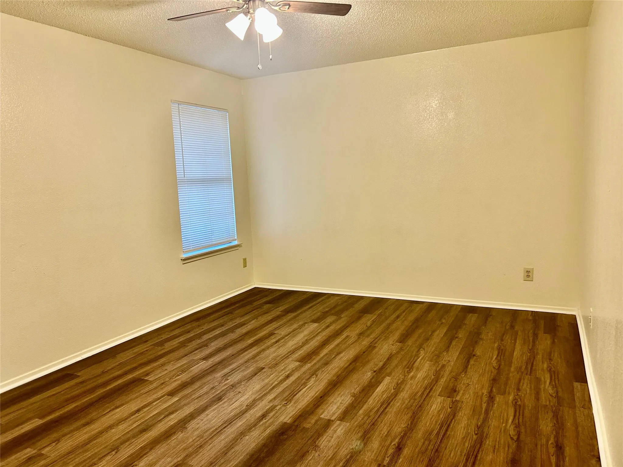 Duplex For Rent in Tarrant County , 2307 Lido Lane, Arlington, Texas 76015, 3 Bedroom, 2 Bathroom, Garage spaces, 1,157 Sqft, built in 1983, mls#21404245, Real Estate Agent in Arlington, Homes For Rent in Tarrant county, Homes For Rent in Arlington, Realtor in Arlington Texas, Real Estate Brokerage Independent Realty Texas, Luminita Cordes Realtor