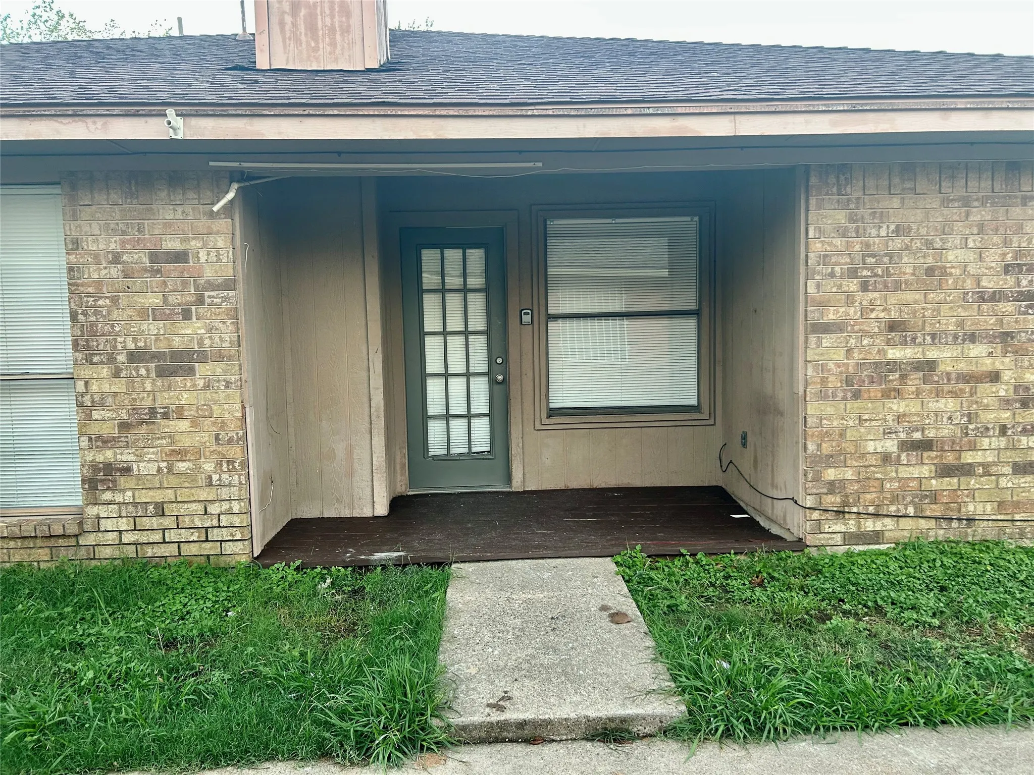 Duplex For Rent in Tarrant County , 2307 Lido Lane, Arlington, Texas 76015, 3 Bedroom, 2 Bathroom, Garage spaces, 1,157 Sqft, built in 1983, mls#21404245, Real Estate Agent in Arlington, Homes For Rent in Tarrant county, Homes For Rent in Arlington, Realtor in Arlington Texas, Real Estate Brokerage Independent Realty Texas, Luminita Cordes Realtor