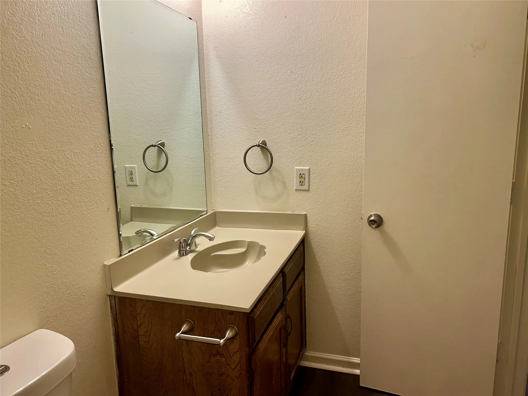 Duplex For Rent in Tarrant County , 2307 Lido Lane, Arlington, Texas 76015, 3 Bedroom, 2 Bathroom, Garage spaces, 1,157 Sqft, built in 1983, mls#21404245, Real Estate Agent in Arlington, Homes For Rent in Tarrant county, Homes For Rent in Arlington, Realtor in Arlington Texas, Real Estate Brokerage Independent Realty Texas, Luminita Cordes Realtor
