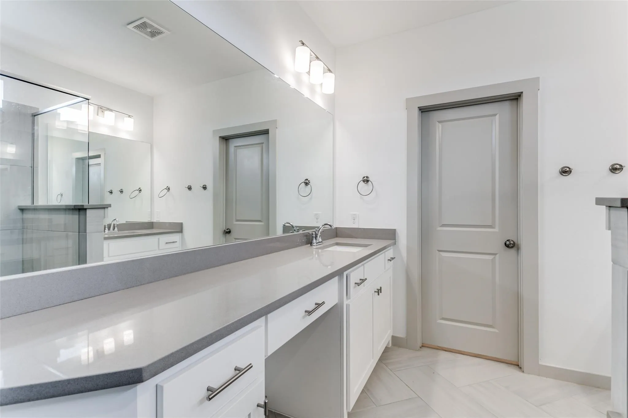 Townhouse For Rent in Denton County , 2744 Parkview Place, Lewisville, Texas 75067, 3 Bedroom, 4 Bathroom, 2 Garage spaces, 1,994 Sqft, built in 2021, mls#21403379, Real Estate Agent in Lewisville, Homes For Rent in Denton county, Homes For Rent in Lewisville, Realtor in Lewisville Texas, Real Estate Brokerage Independent Realty Texas, Luminita Cordes Realtor