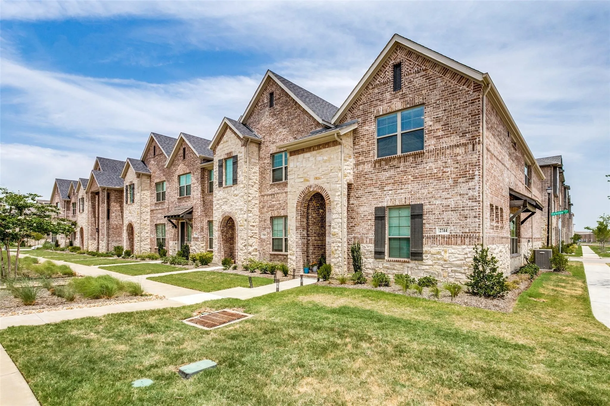 Townhouse For Rent in Denton County , 2744 Parkview Place, Lewisville, Texas 75067, 3 Bedroom, 4 Bathroom, 2 Garage spaces, 1,994 Sqft, built in 2021, mls#21403379, Real Estate Agent in Lewisville, Homes For Rent in Denton county, Homes For Rent in Lewisville, Realtor in Lewisville Texas, Real Estate Brokerage Independent Realty Texas, Luminita Cordes Realtor