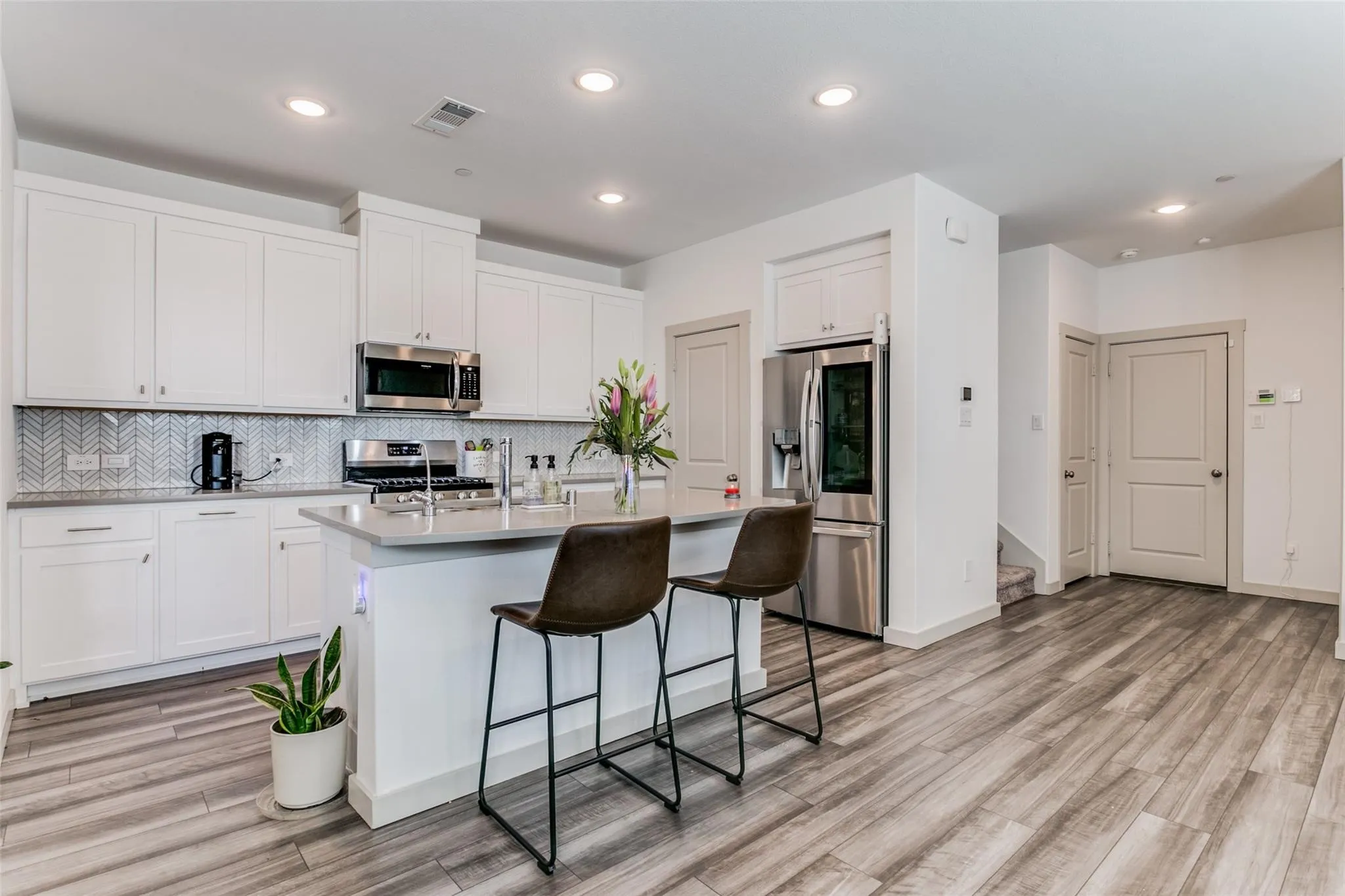 Townhouse For Rent in Denton County , 2744 Parkview Place, Lewisville, Texas 75067, 3 Bedroom, 4 Bathroom, 2 Garage spaces, 1,994 Sqft, built in 2021, mls#21403379, Real Estate Agent in Lewisville, Homes For Rent in Denton county, Homes For Rent in Lewisville, Realtor in Lewisville Texas, Real Estate Brokerage Independent Realty Texas, Luminita Cordes Realtor