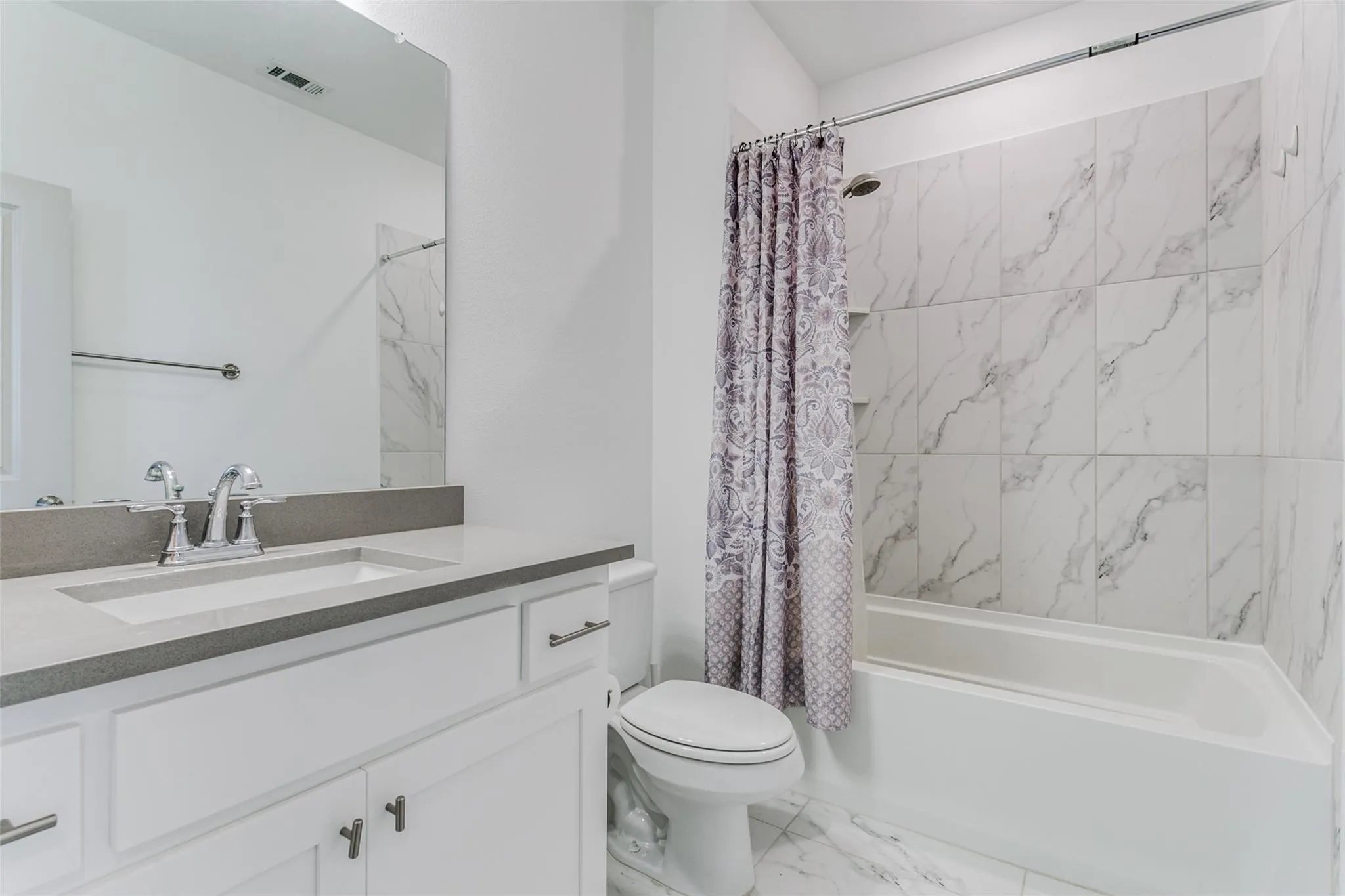 Townhouse For Rent in Denton County , 2744 Parkview Place, Lewisville, Texas 75067, 3 Bedroom, 4 Bathroom, 2 Garage spaces, 1,994 Sqft, built in 2021, mls#21403379, Real Estate Agent in Lewisville, Homes For Rent in Denton county, Homes For Rent in Lewisville, Realtor in Lewisville Texas, Real Estate Brokerage Independent Realty Texas, Luminita Cordes Realtor