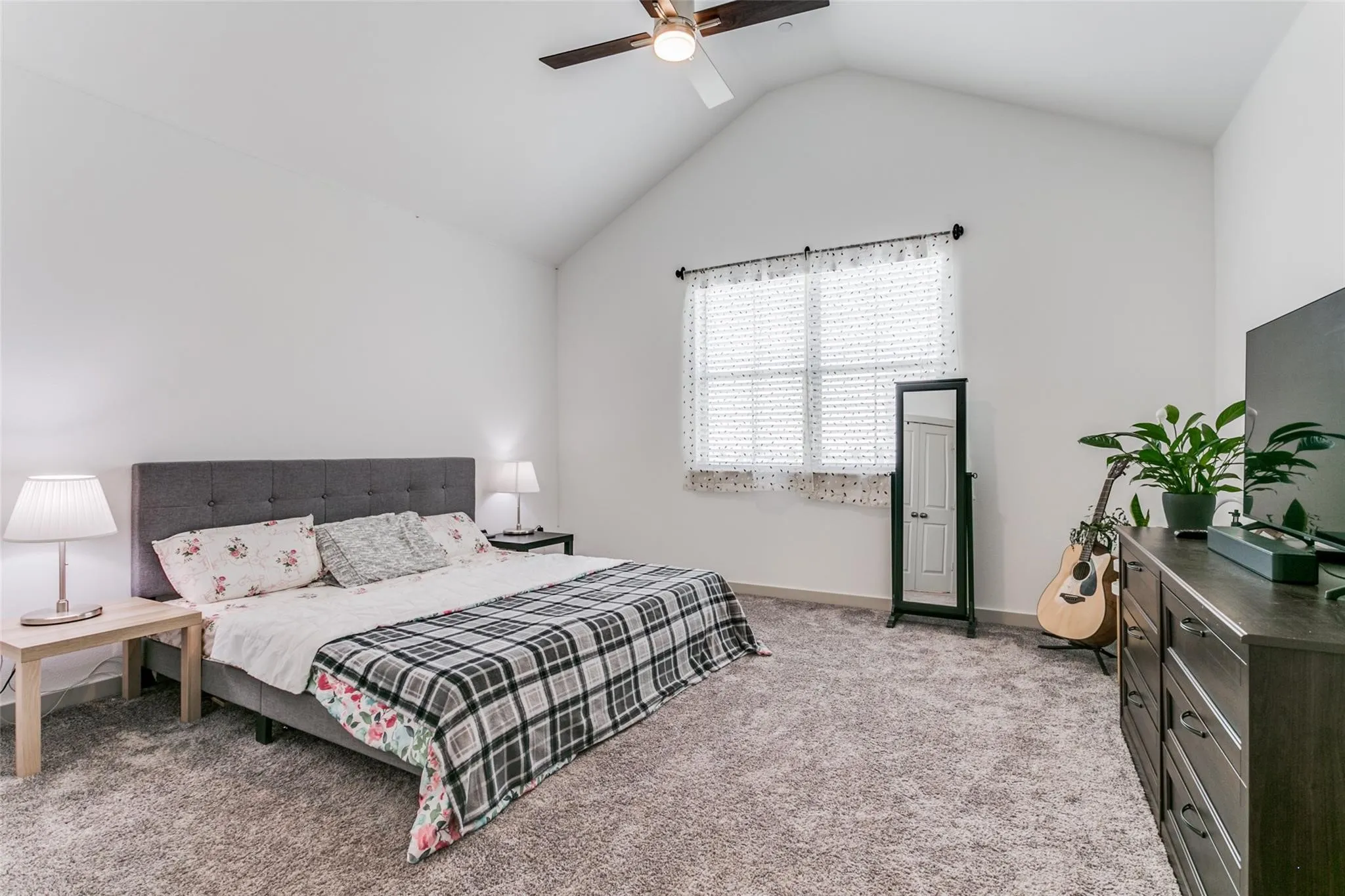 Townhouse For Rent in Denton County , 2744 Parkview Place, Lewisville, Texas 75067, 3 Bedroom, 4 Bathroom, 2 Garage spaces, 1,994 Sqft, built in 2021, mls#21403379, Real Estate Agent in Lewisville, Homes For Rent in Denton county, Homes For Rent in Lewisville, Realtor in Lewisville Texas, Real Estate Brokerage Independent Realty Texas, Luminita Cordes Realtor