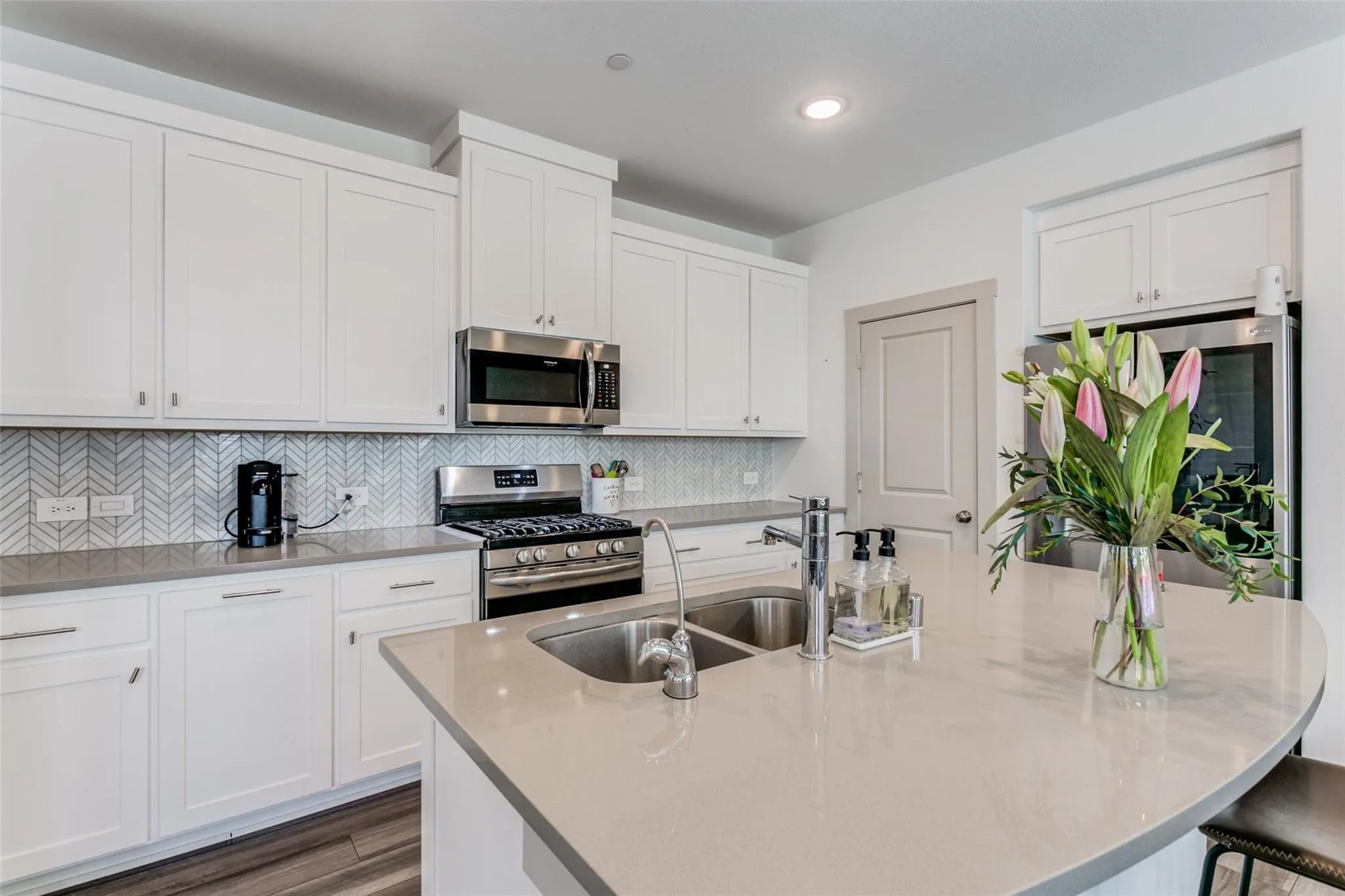 Townhouse For Rent in Denton County , 2744 Parkview Place, Lewisville, Texas 75067, 3 Bedroom, 4 Bathroom, 2 Garage spaces, 1,994 Sqft, built in 2021, mls#21403379, Real Estate Agent in Lewisville, Homes For Rent in Denton county, Homes For Rent in Lewisville, Realtor in Lewisville Texas, Real Estate Brokerage Independent Realty Texas, Luminita Cordes Realtor
