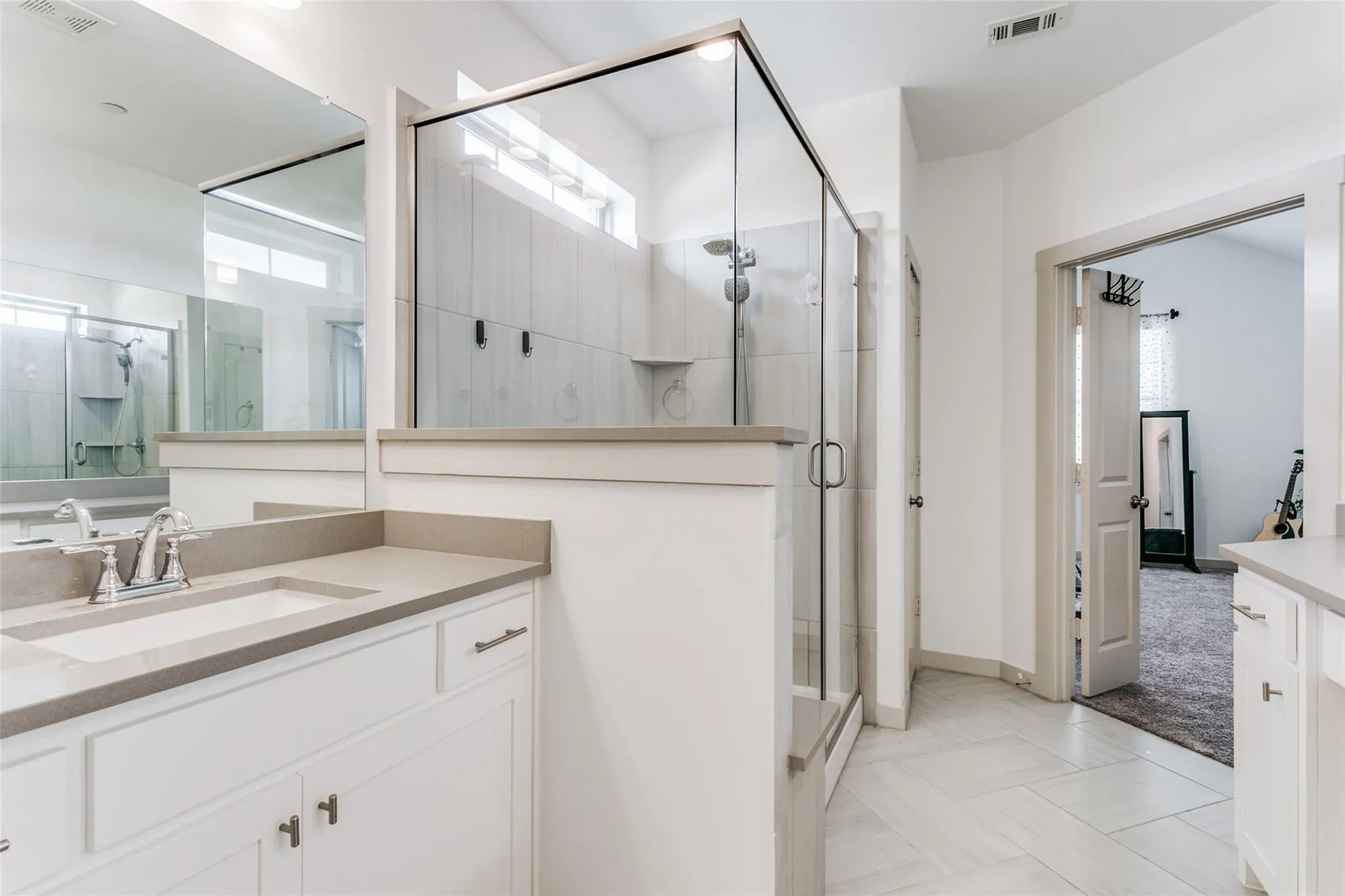 Townhouse For Rent in Denton County , 2744 Parkview Place, Lewisville, Texas 75067, 3 Bedroom, 4 Bathroom, 2 Garage spaces, 1,994 Sqft, built in 2021, mls#21403379, Real Estate Agent in Lewisville, Homes For Rent in Denton county, Homes For Rent in Lewisville, Realtor in Lewisville Texas, Real Estate Brokerage Independent Realty Texas, Luminita Cordes Realtor