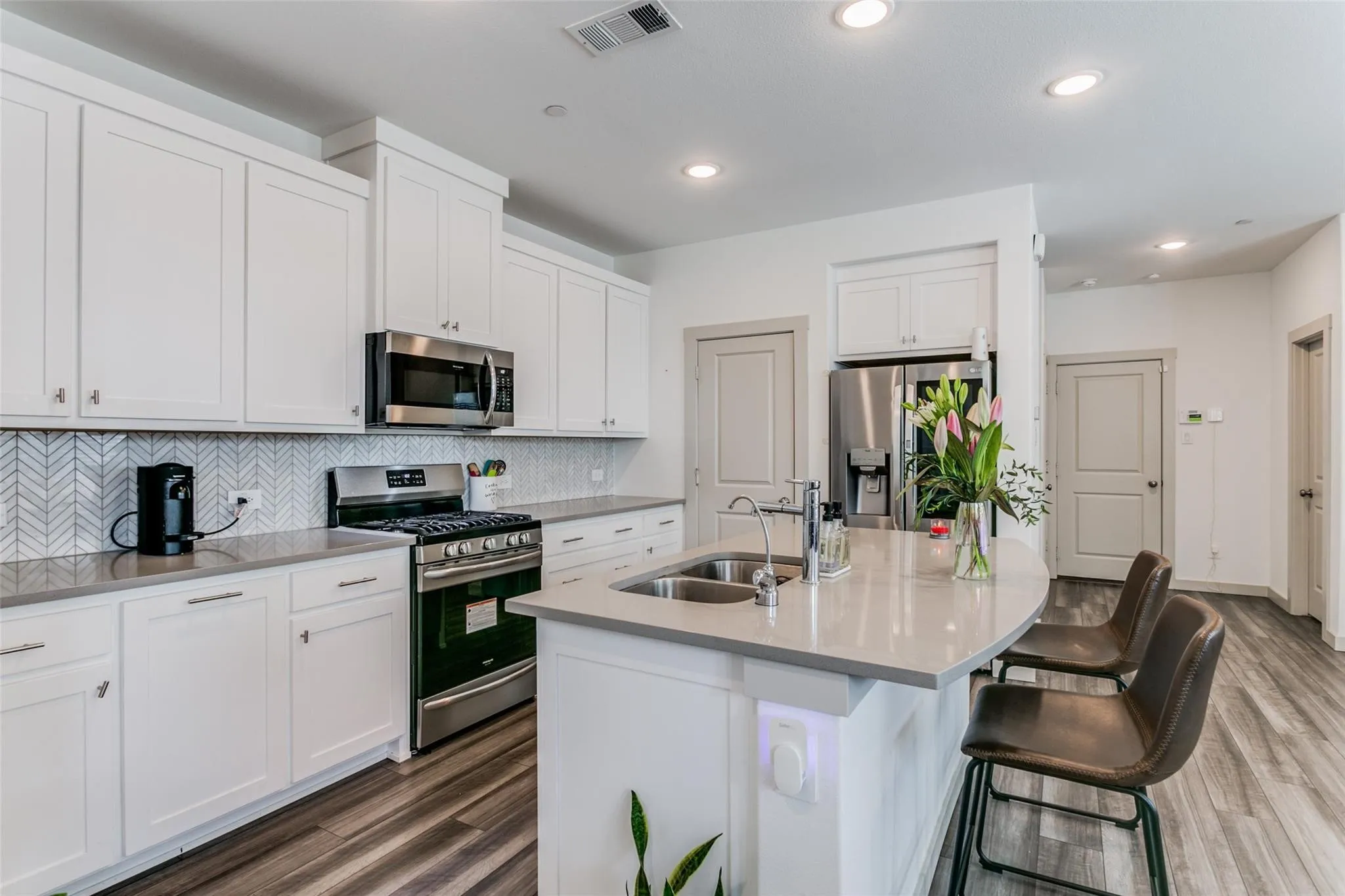 Townhouse For Rent in Denton County , 2744 Parkview Place, Lewisville, Texas 75067, 3 Bedroom, 4 Bathroom, 2 Garage spaces, 1,994 Sqft, built in 2021, mls#21403379, Real Estate Agent in Lewisville, Homes For Rent in Denton county, Homes For Rent in Lewisville, Realtor in Lewisville Texas, Real Estate Brokerage Independent Realty Texas, Luminita Cordes Realtor