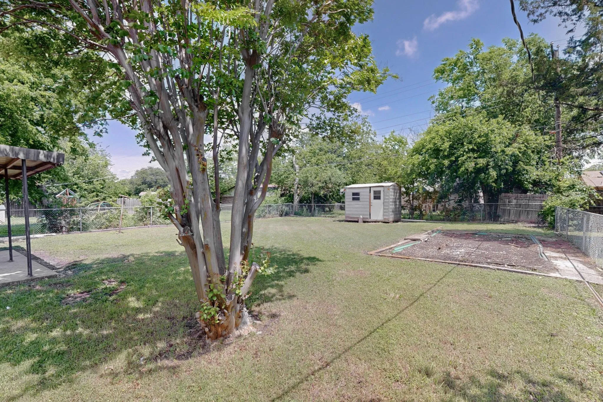 Single Family Residence For Rent in Johnson County , 304 NW Summercrest Boulevard, Burleson, Texas 76028, 2 Bedroom, 2 Bathroom, 1 Garage spaces, 1,080 Sqft, built in 1964, mls#21404260, Real Estate Agent in Burleson, Homes For Rent in Johnson county, Homes For Rent in Burleson, Realtor in Burleson Texas, Real Estate Brokerage Independent Realty Texas, Luminita Cordes Realtor