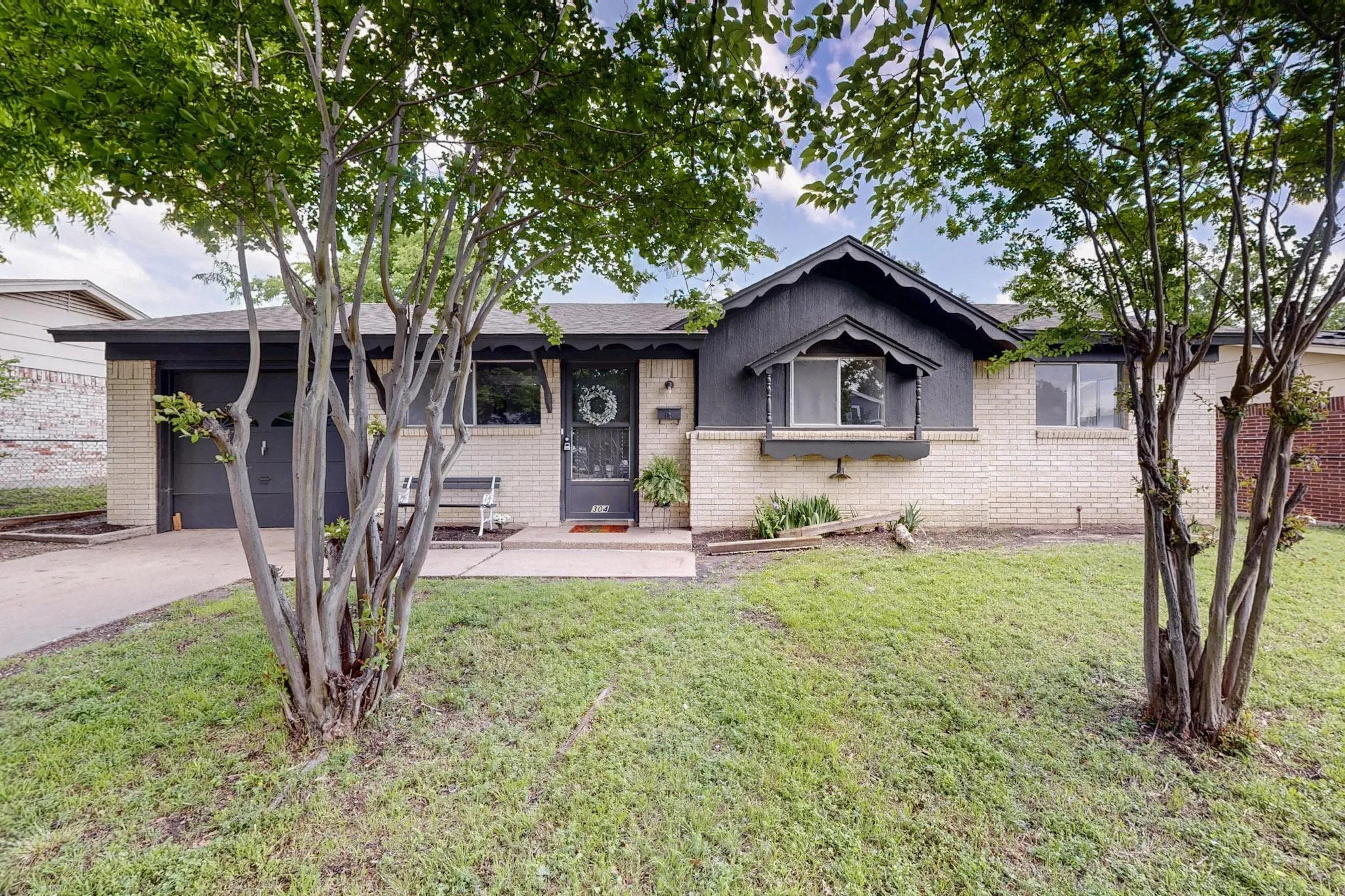 Single Family Residence For Rent in Johnson County , 304 NW Summercrest Boulevard, Burleson, Texas 76028, 2 Bedroom, 2 Bathroom, 1 Garage spaces, 1,080 Sqft, built in 1964, mls#21404260, Real Estate Agent in Burleson, Homes For Rent in Johnson county, Homes For Rent in Burleson, Realtor in Burleson Texas, Real Estate Brokerage Independent Realty Texas, Luminita Cordes Realtor
