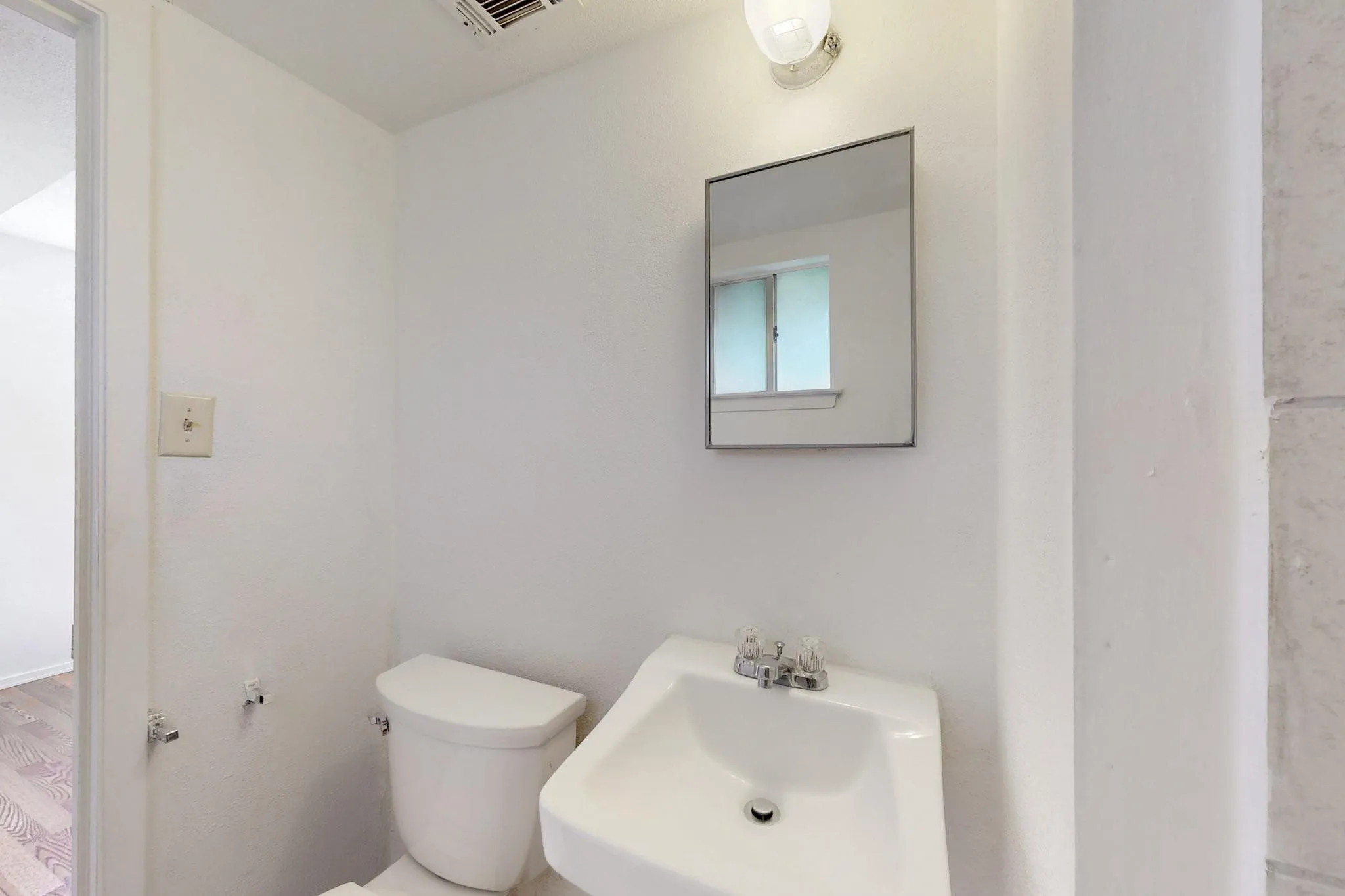 Single Family Residence For Rent in Johnson County , 304 NW Summercrest Boulevard, Burleson, Texas 76028, 2 Bedroom, 2 Bathroom, 1 Garage spaces, 1,080 Sqft, built in 1964, mls#21404260, Real Estate Agent in Burleson, Homes For Rent in Johnson county, Homes For Rent in Burleson, Realtor in Burleson Texas, Real Estate Brokerage Independent Realty Texas, Luminita Cordes Realtor