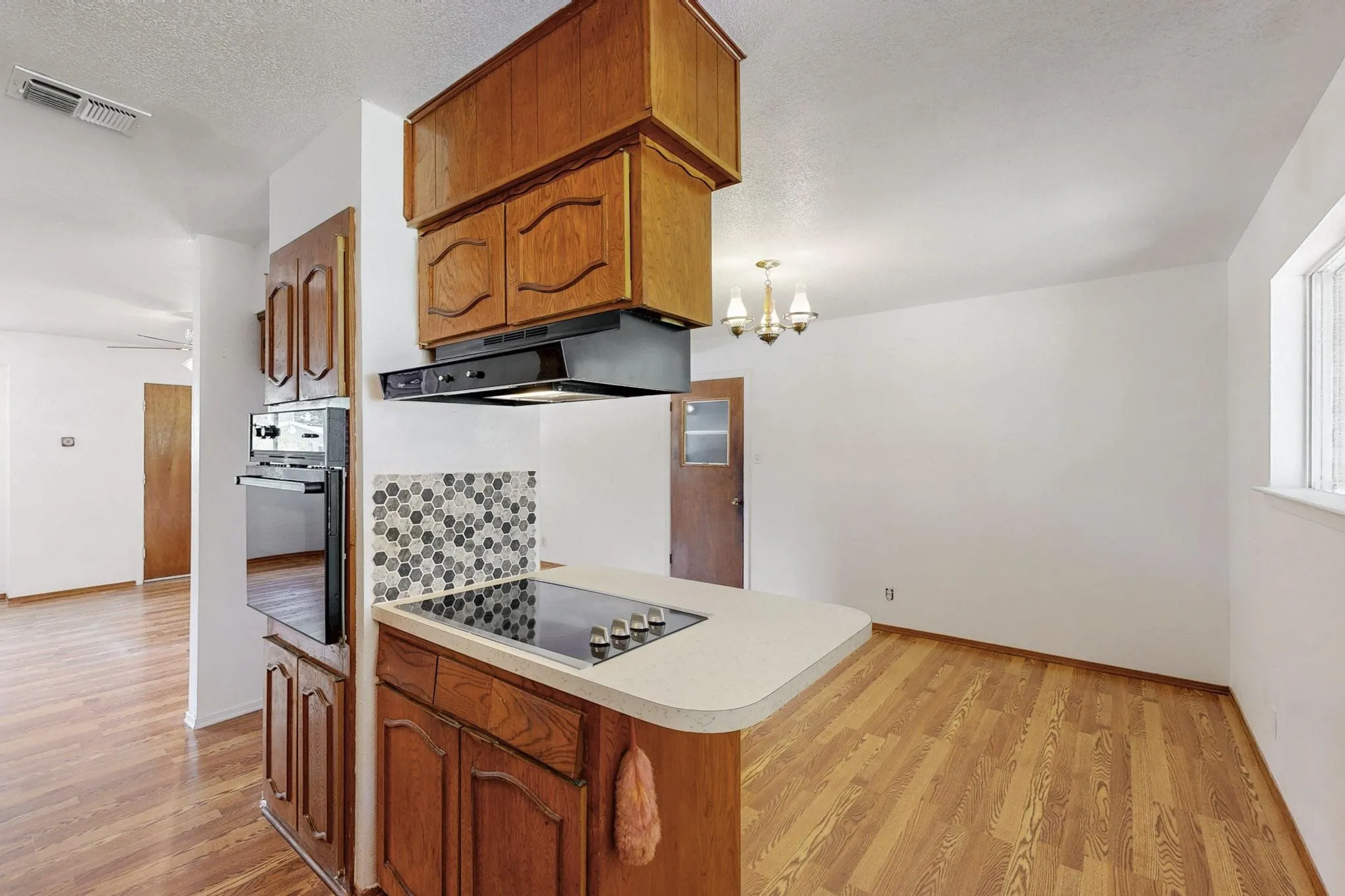 Single Family Residence For Rent in Johnson County , 304 NW Summercrest Boulevard, Burleson, Texas 76028, 2 Bedroom, 2 Bathroom, 1 Garage spaces, 1,080 Sqft, built in 1964, mls#21404260, Real Estate Agent in Burleson, Homes For Rent in Johnson county, Homes For Rent in Burleson, Realtor in Burleson Texas, Real Estate Brokerage Independent Realty Texas, Luminita Cordes Realtor