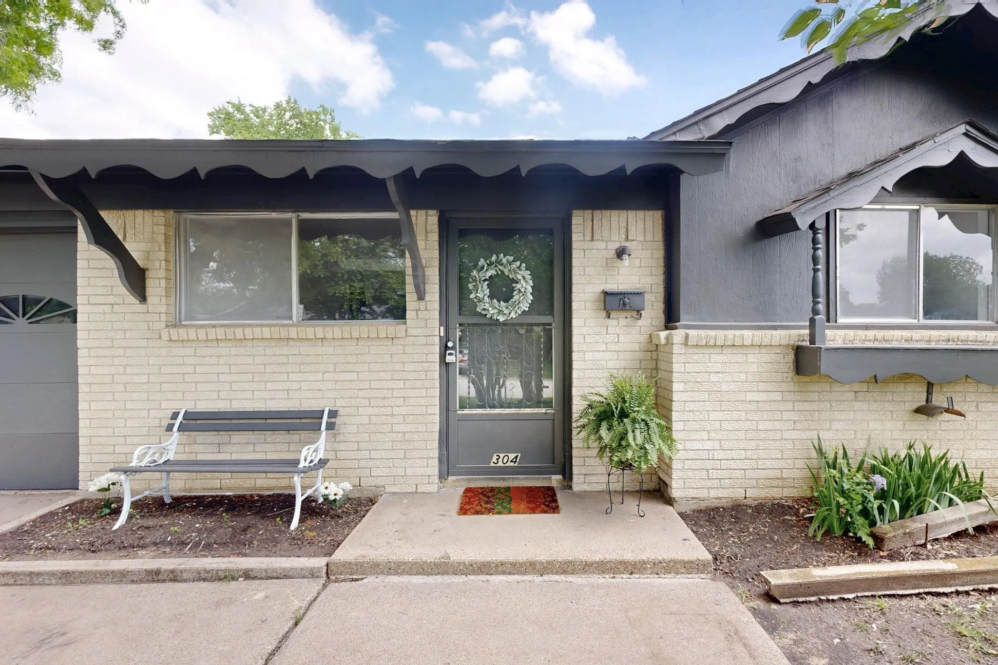 Single Family Residence For Rent in Johnson County , 304 NW Summercrest Boulevard, Burleson, Texas 76028, 2 Bedroom, 2 Bathroom, 1 Garage spaces, 1,080 Sqft, built in 1964, mls#21404260, Real Estate Agent in Burleson, Homes For Rent in Johnson county, Homes For Rent in Burleson, Realtor in Burleson Texas, Real Estate Brokerage Independent Realty Texas, Luminita Cordes Realtor
